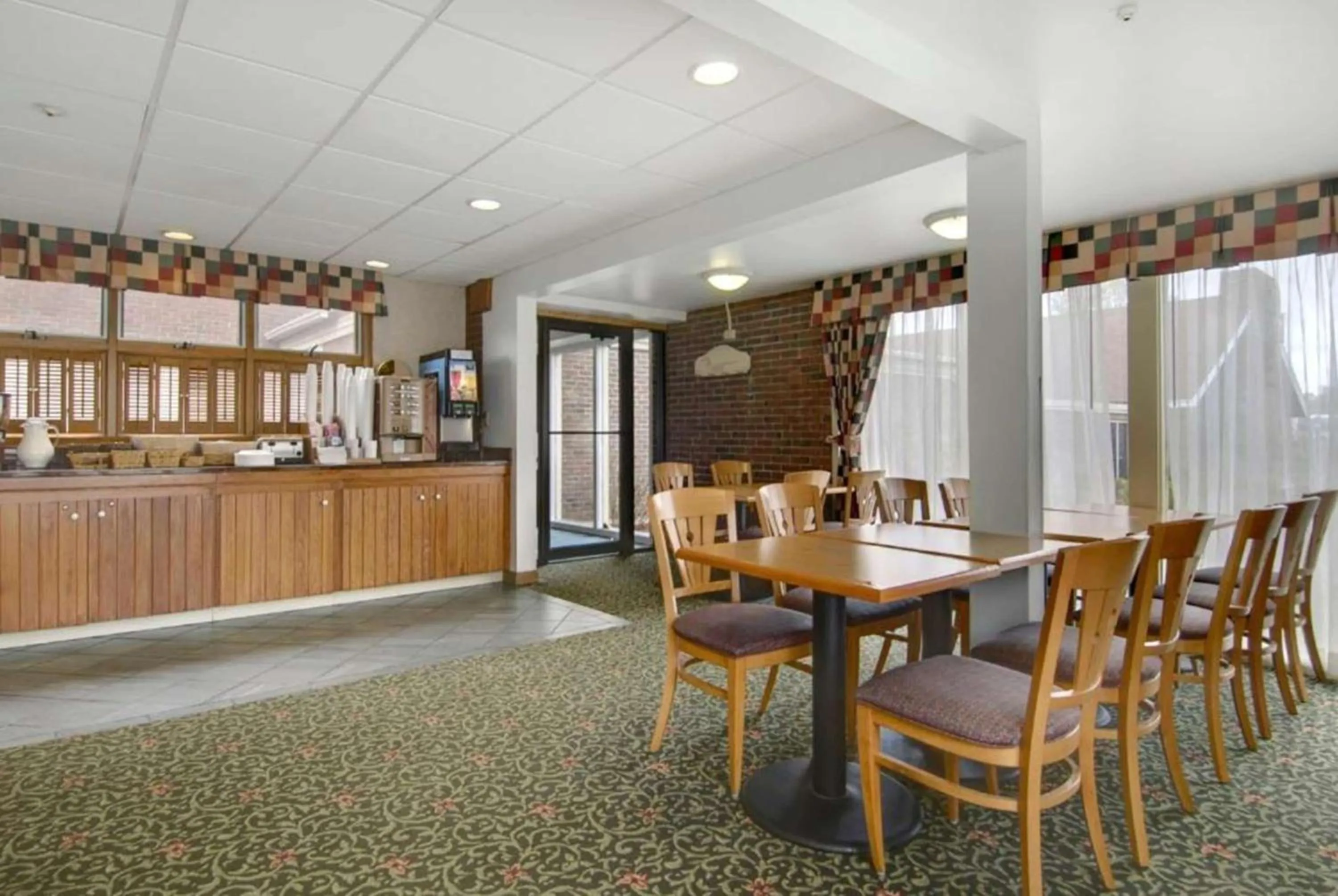 Breakfast in Days Inn by Wyndham Rutland/Killington Area