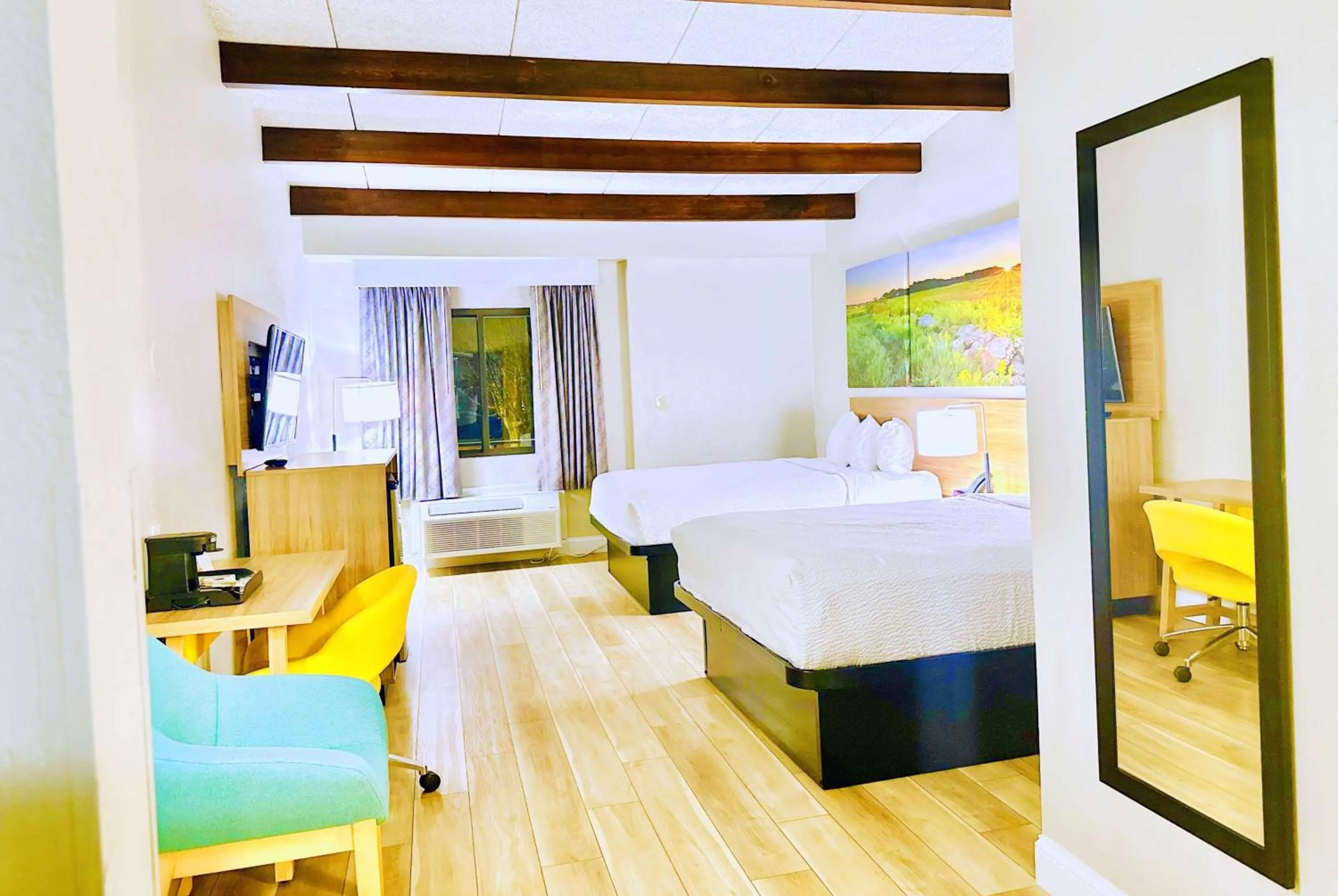 Photo of the whole room, Bed in Days Inn by Wyndham Rutland/Killington Area