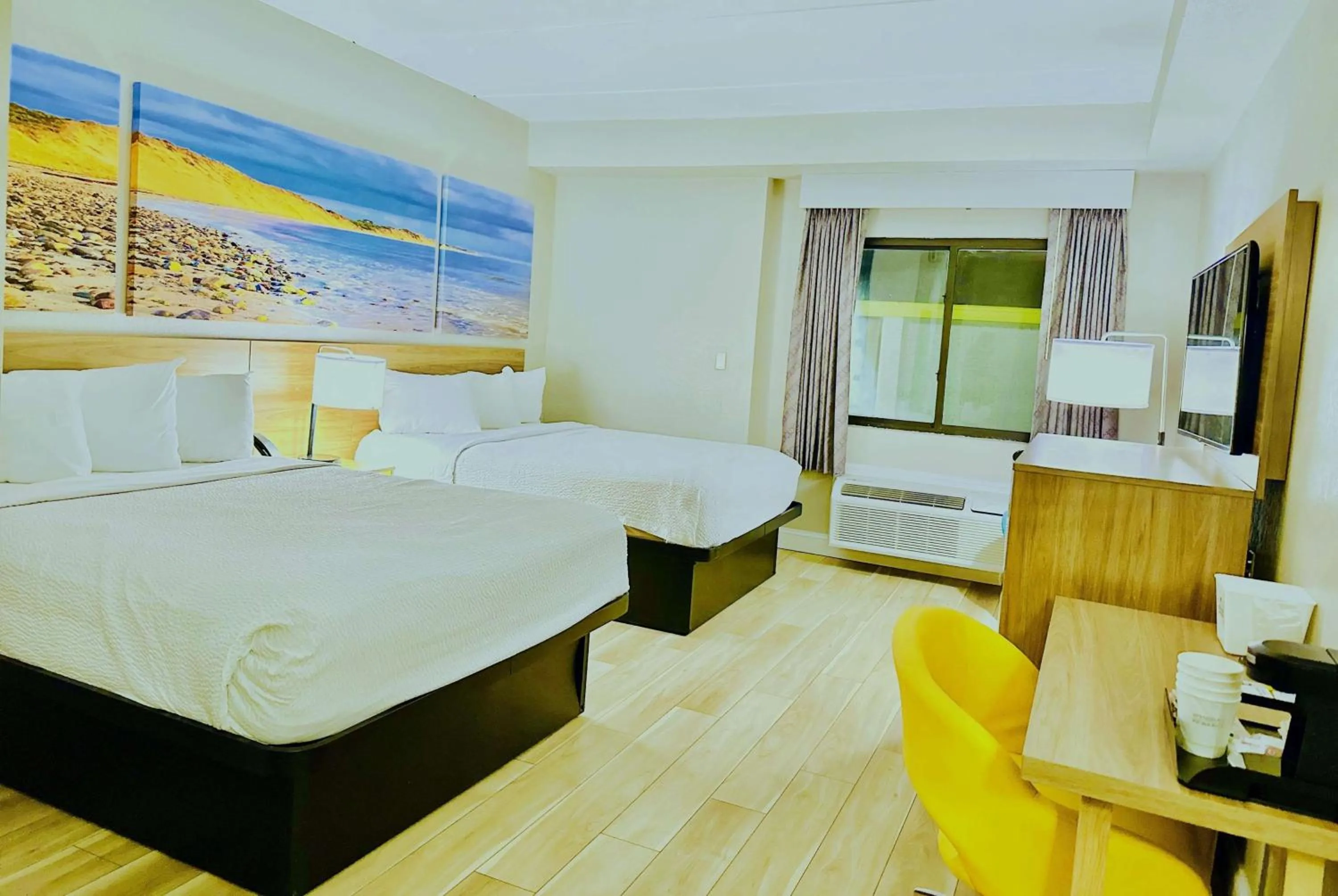 Photo of the whole room, Bed in Days Inn by Wyndham Rutland/Killington Area