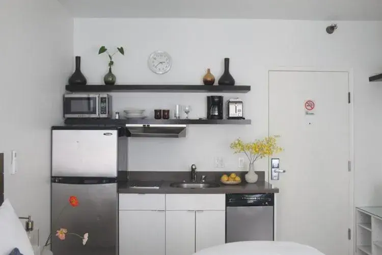 Queen Studio in Su Casa at Venice Beach Queen Studio in Su Casa at Venice Beach