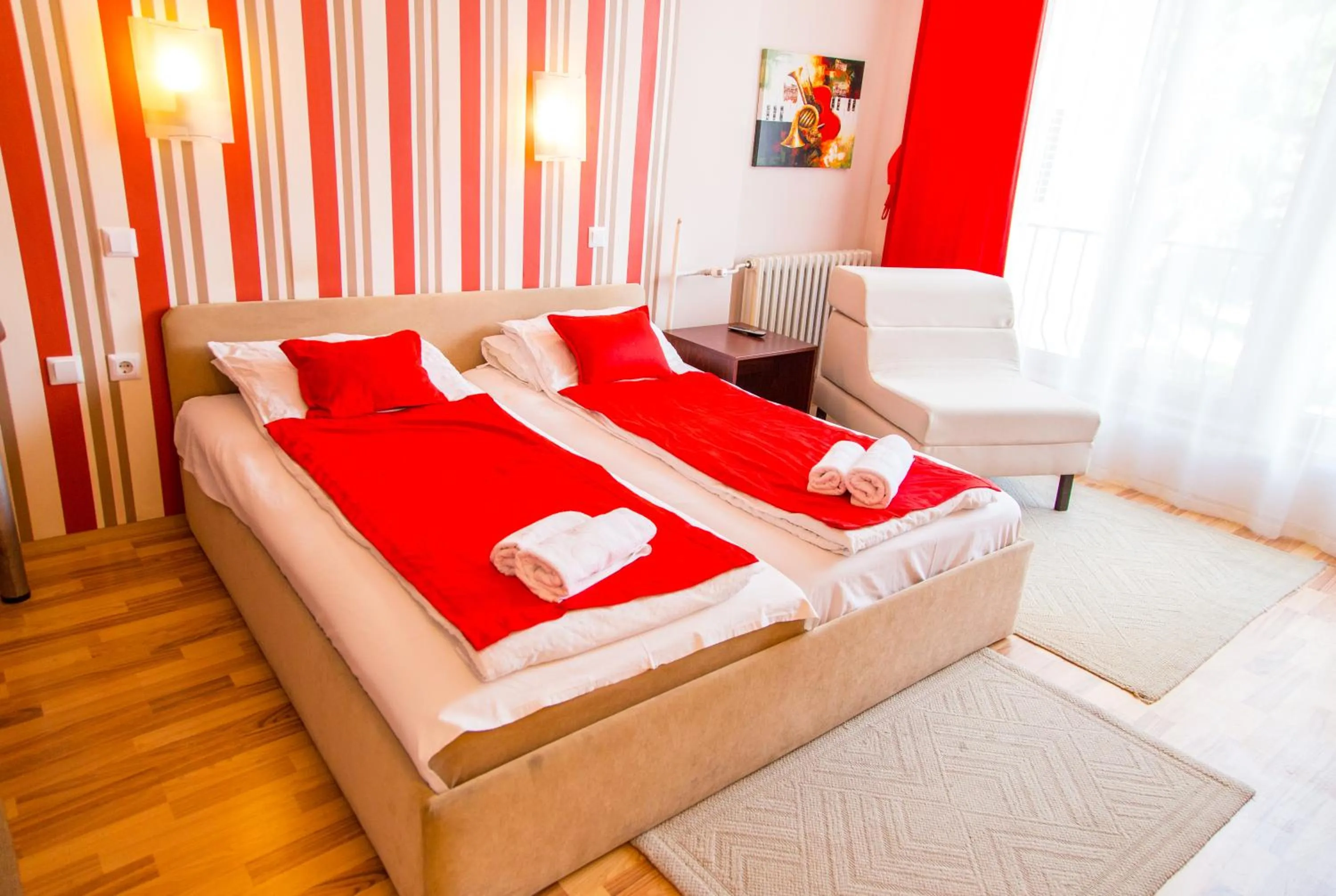 Garden view, Bed in Hotel Pine