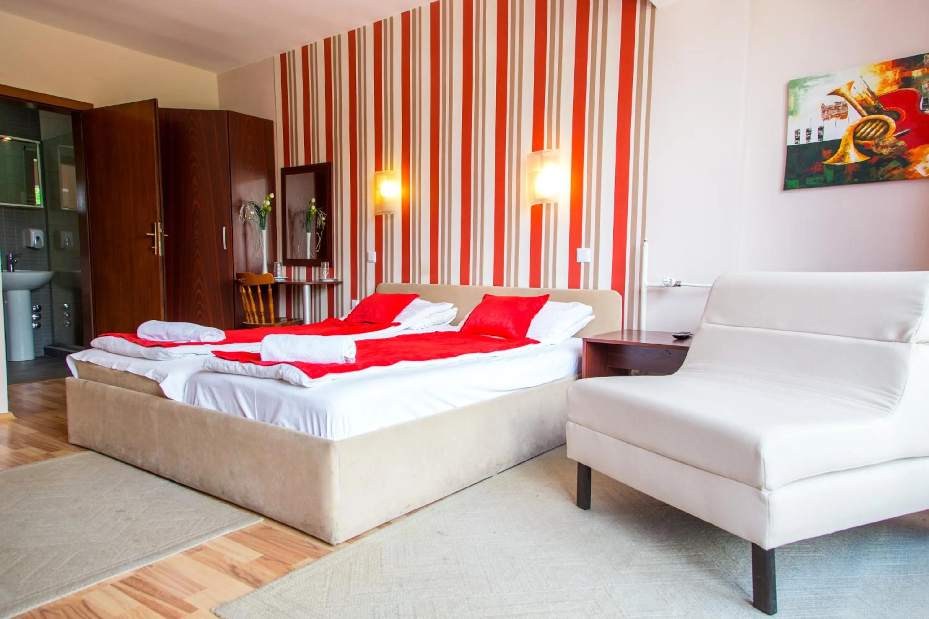 Garden view, Bed in Hotel Pine