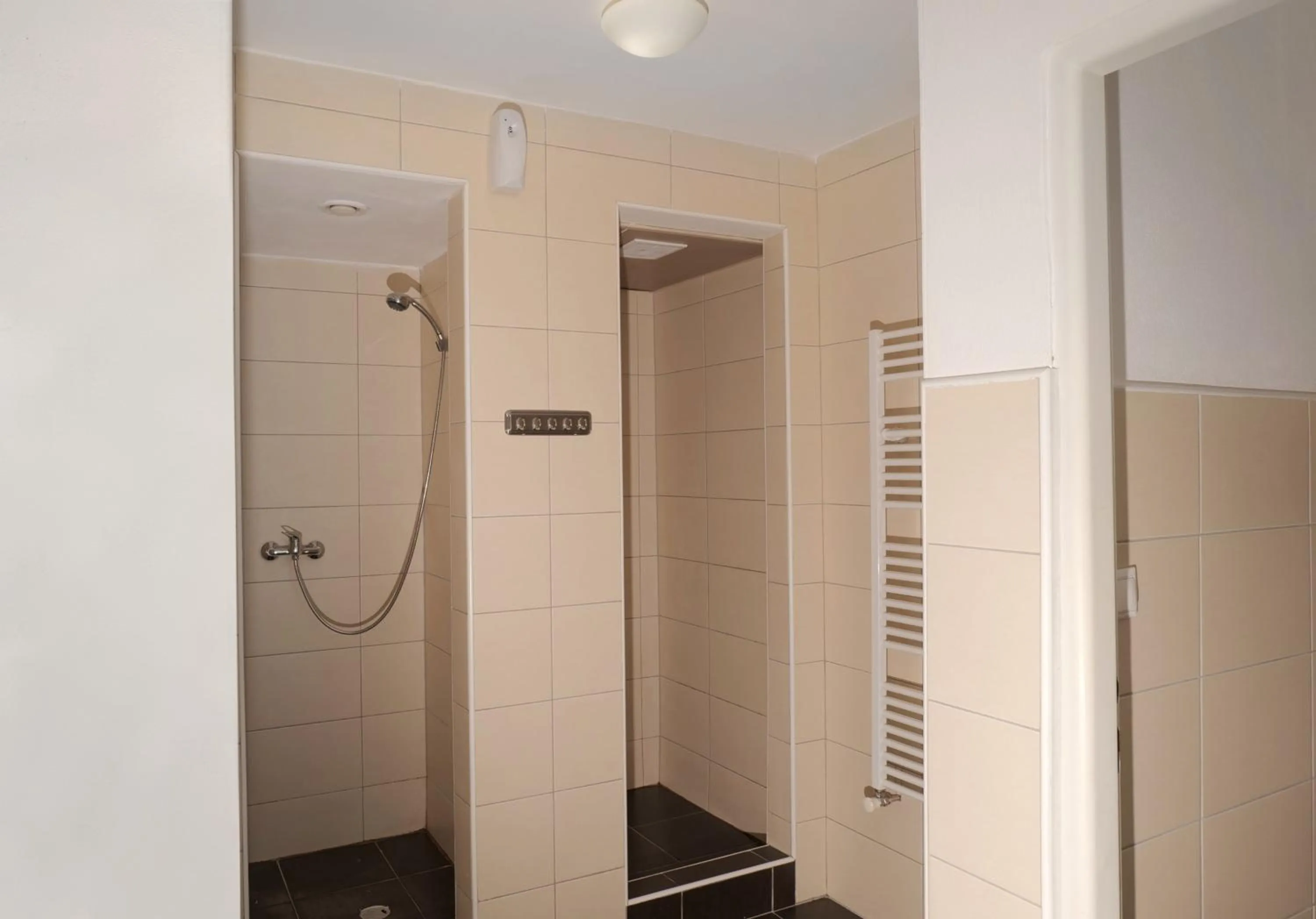 Shower in Hostel Old Town