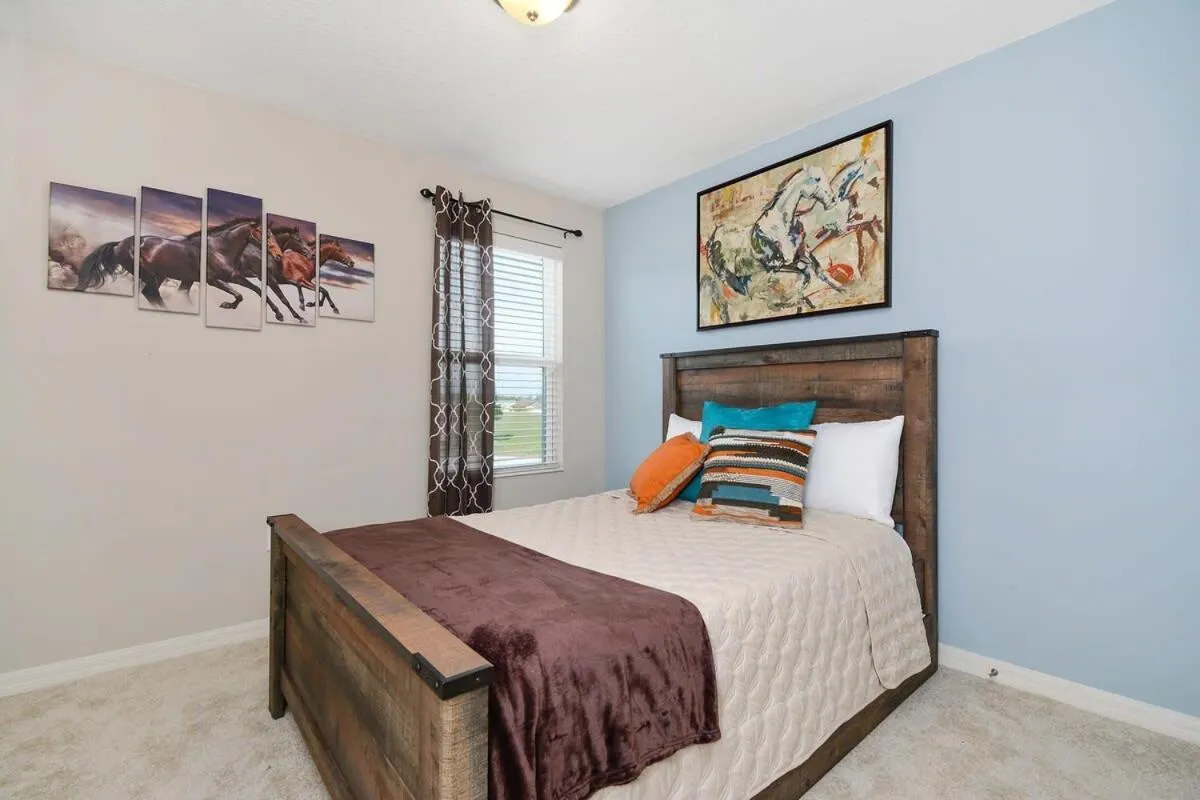 Bed in Four Bedrooms TownHome 5161