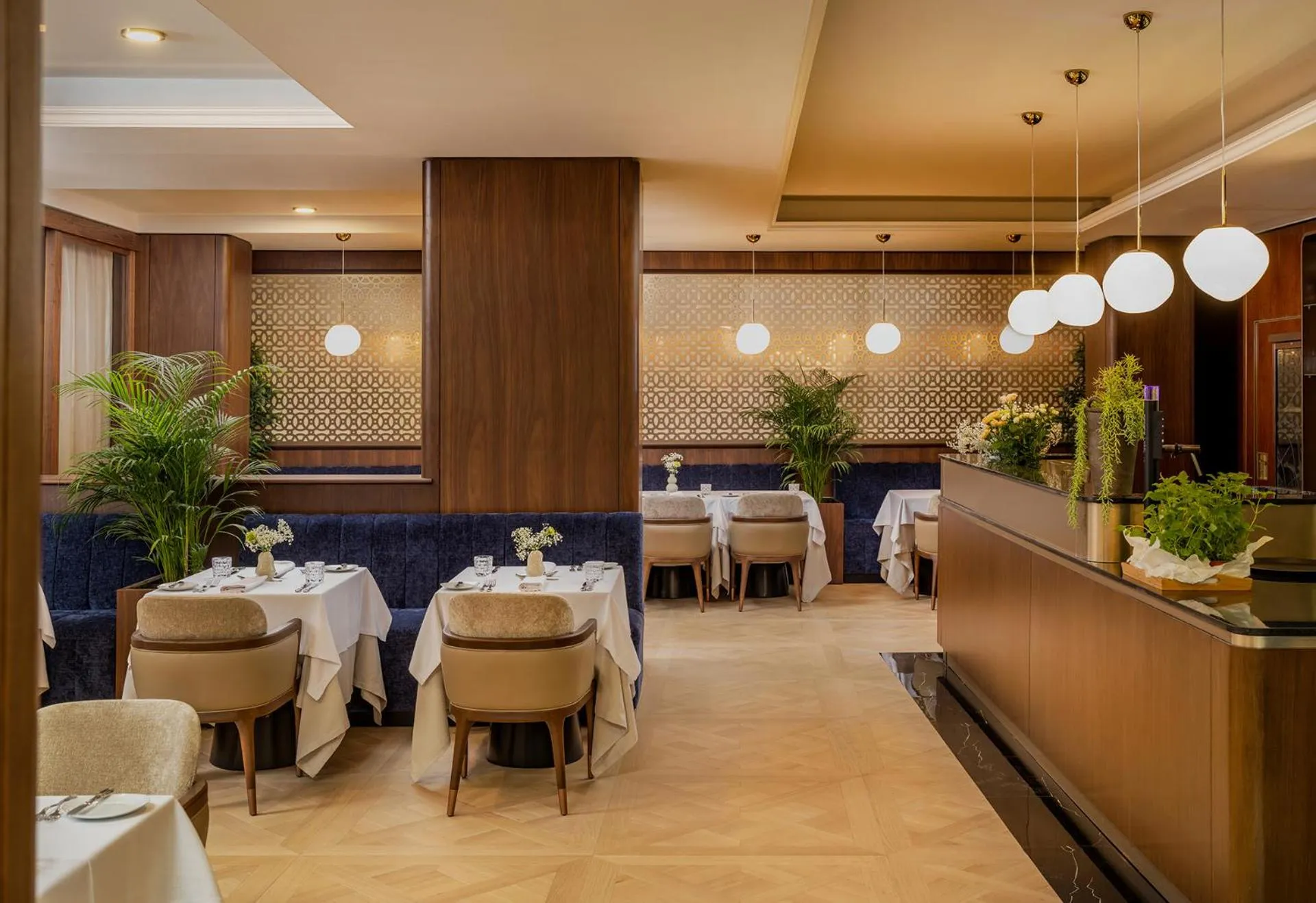 Restaurant/places to eat in Palazzo President