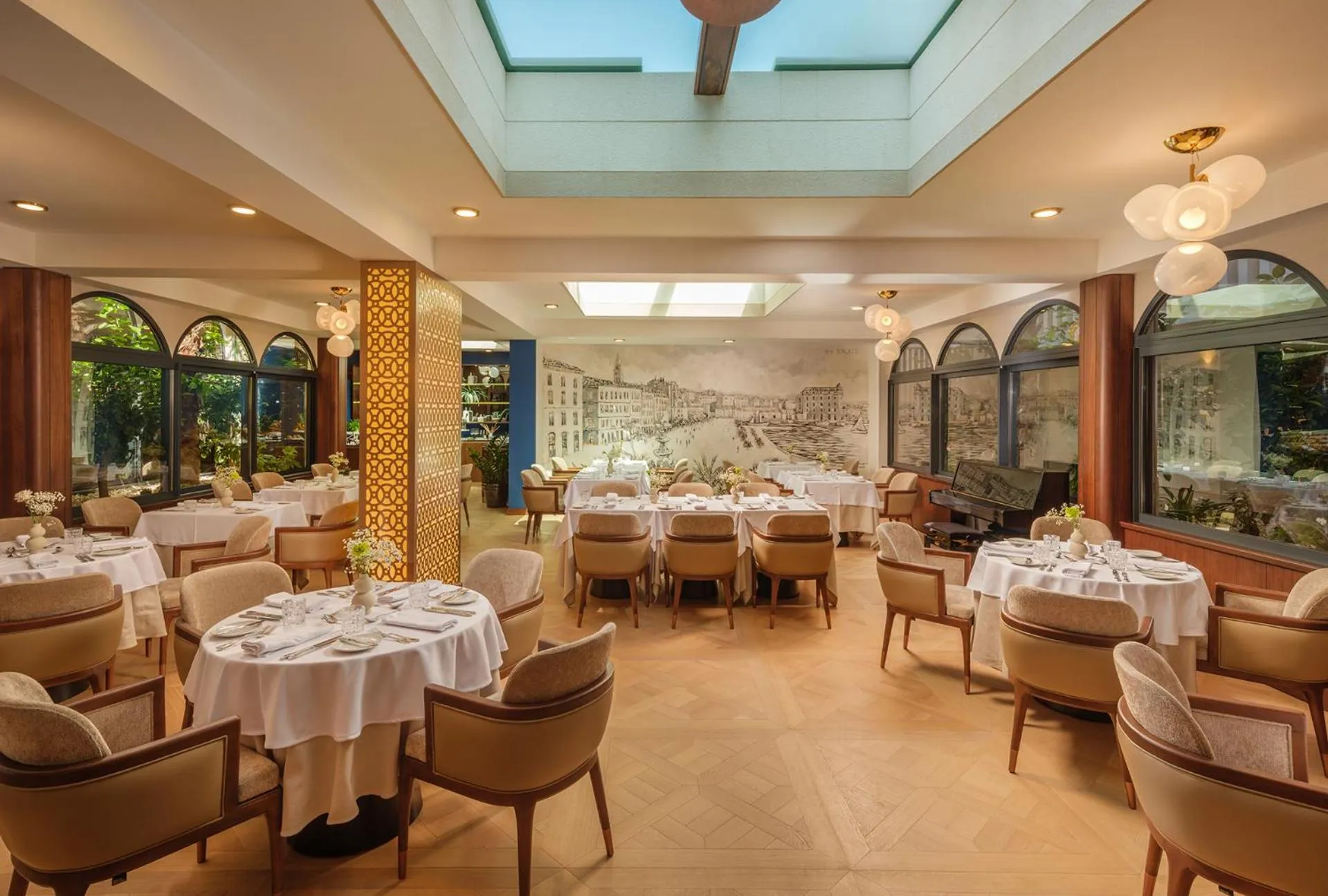 Restaurant/places to eat in Palazzo President