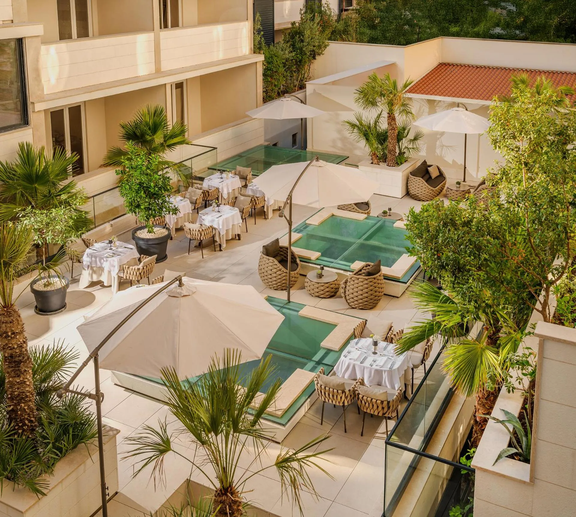 Restaurant/places to eat in Palazzo President