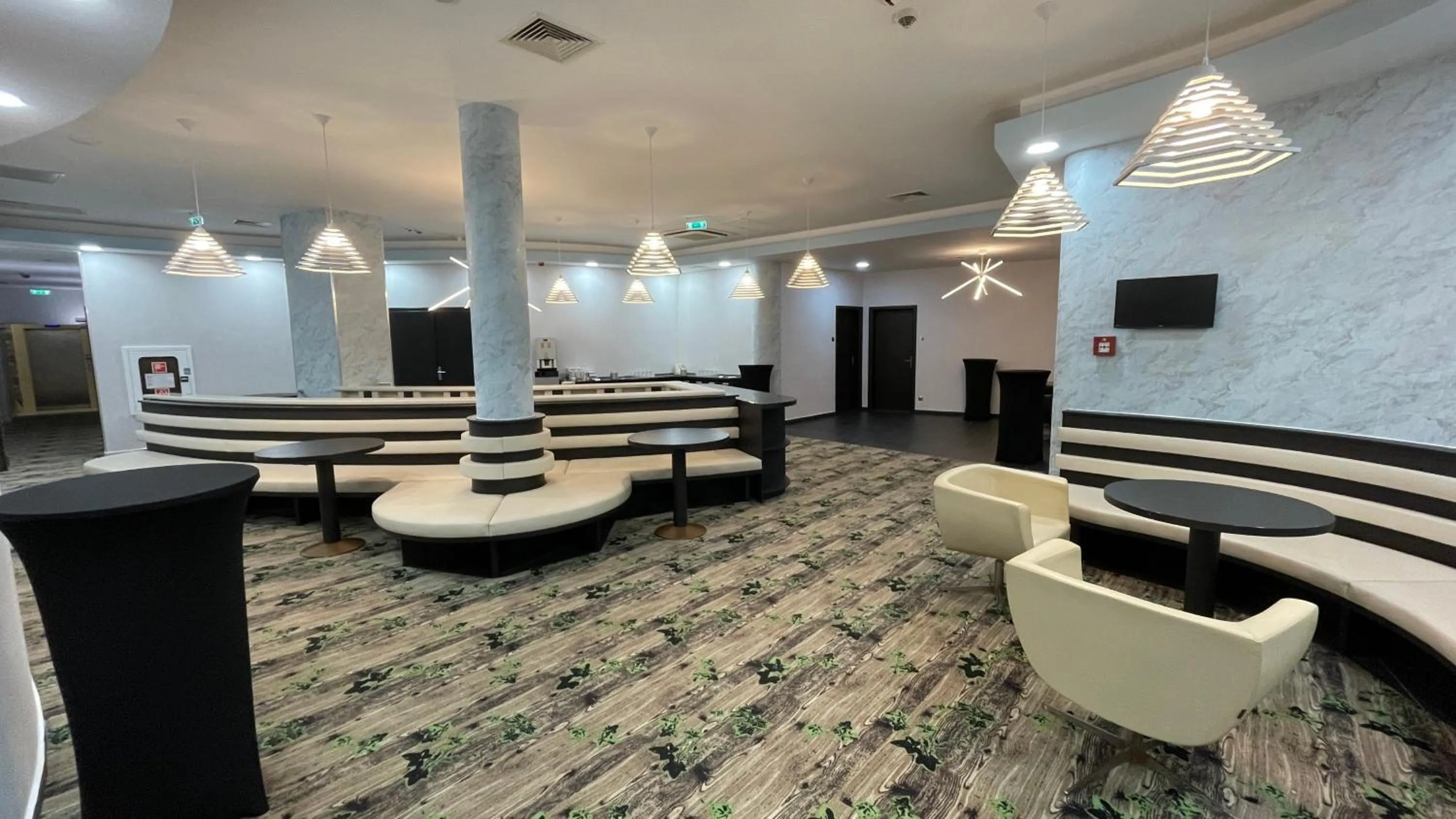 Communal lounge/ TV room in Hotel Wellamarin