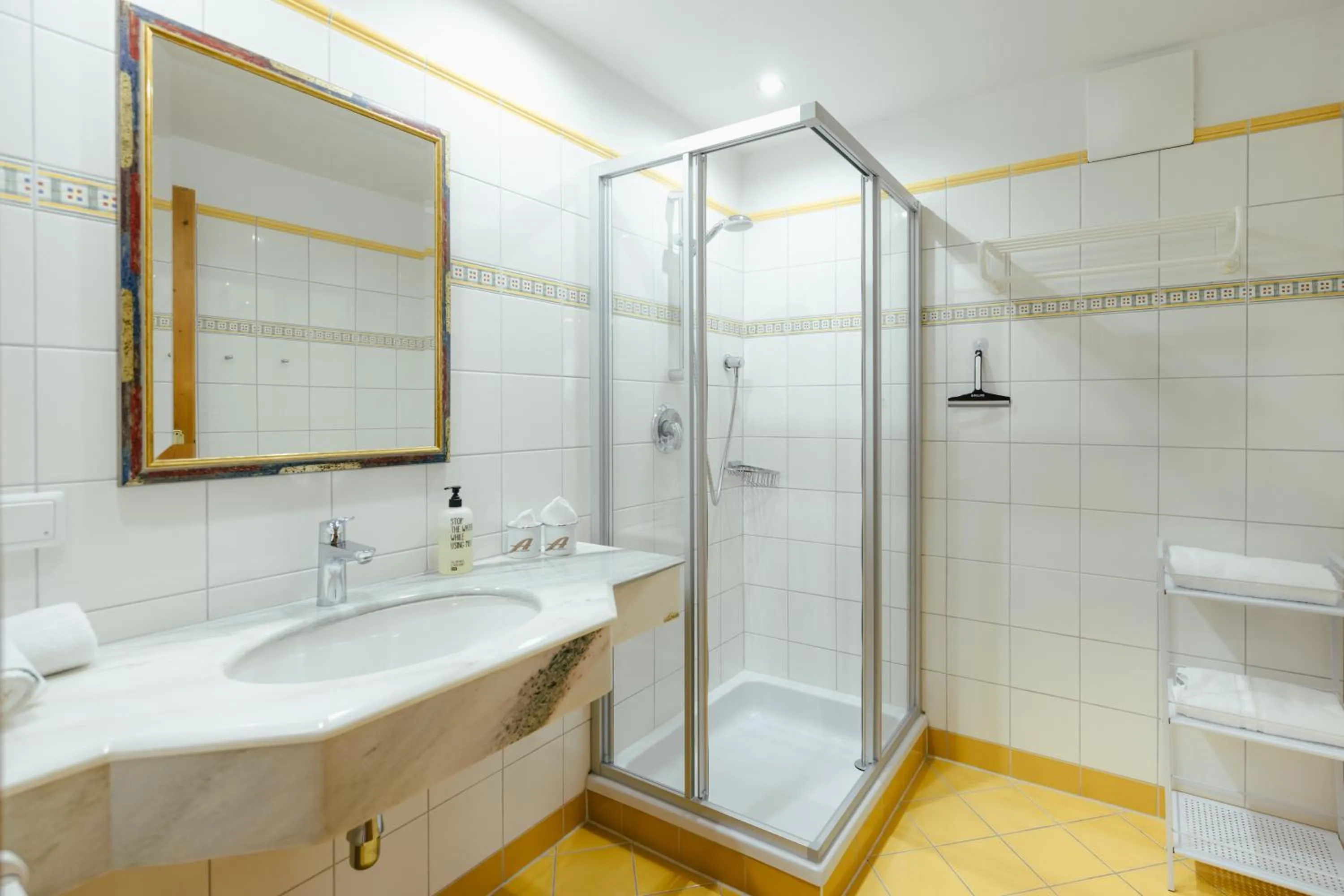 Bathroom in Hotel Annelies