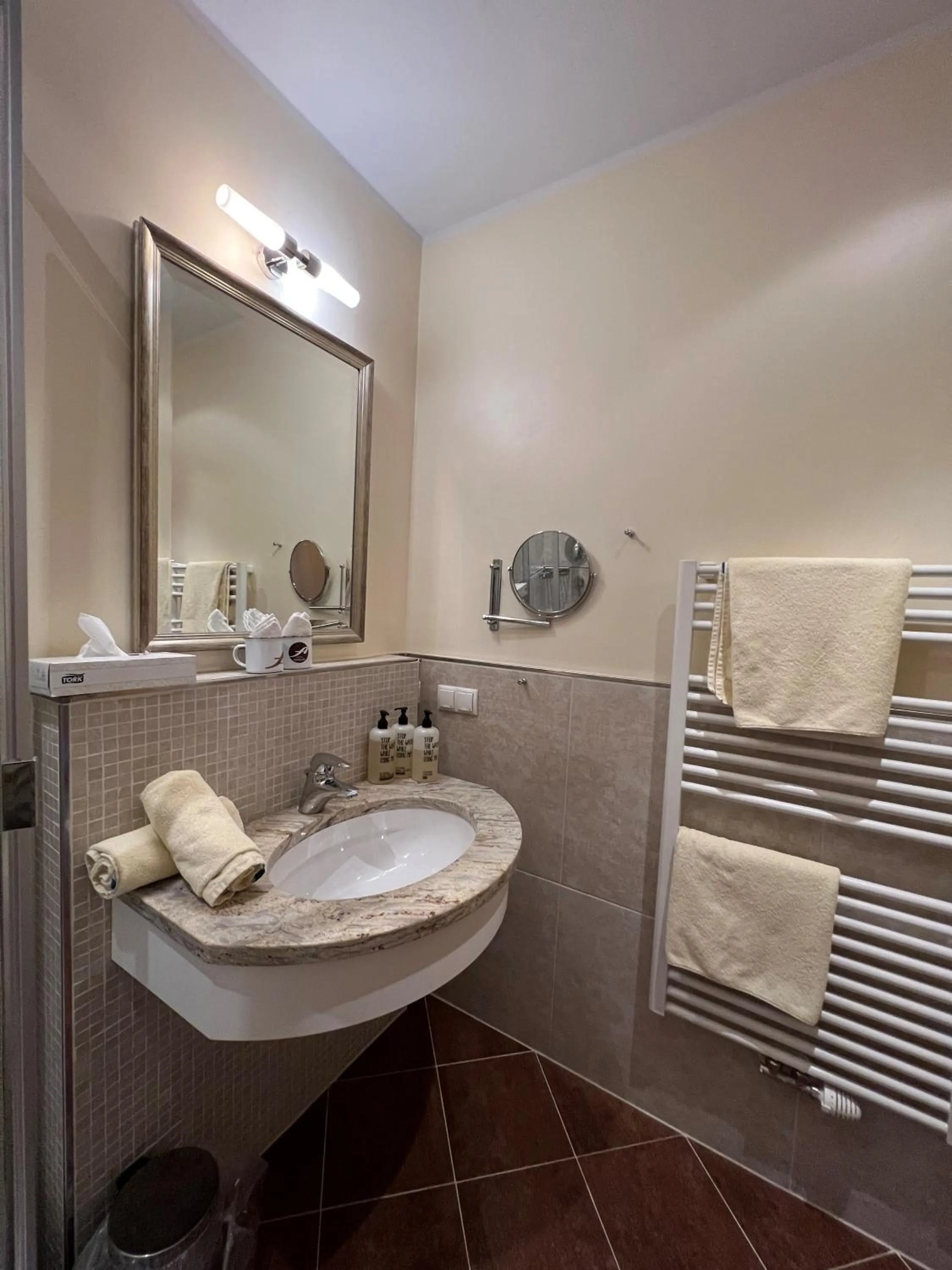 Bathroom in Hotel Annelies