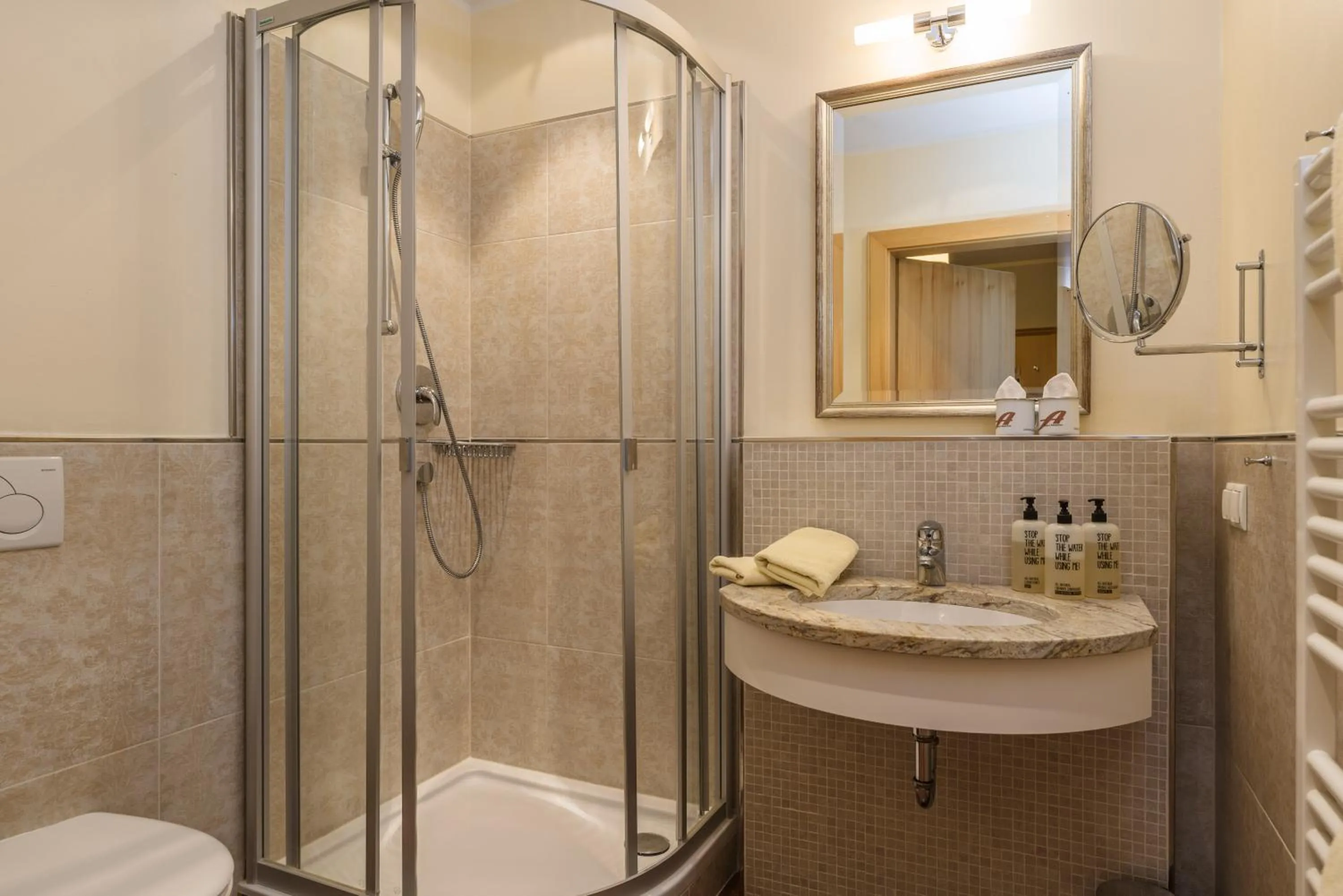 Bathroom in Hotel Annelies