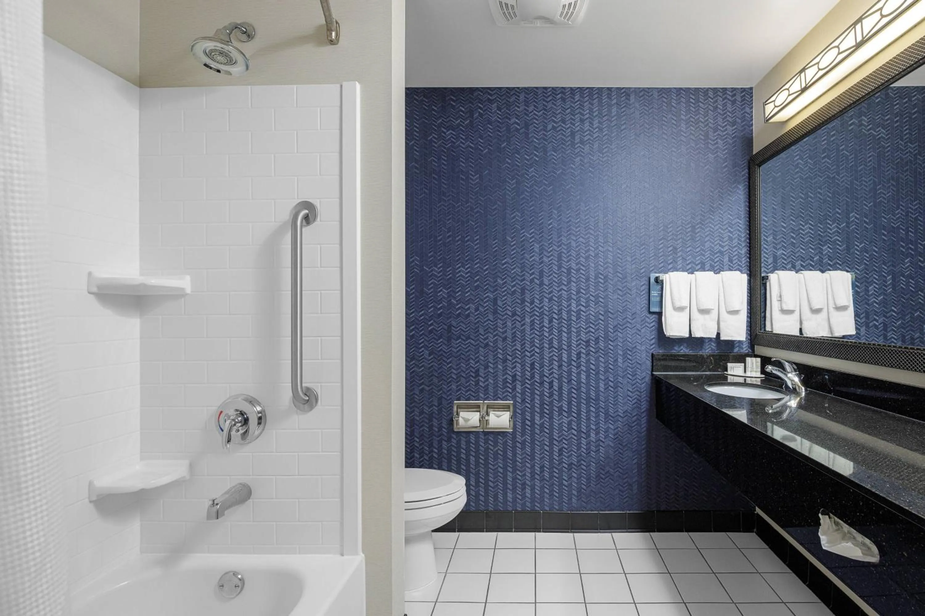 Bathroom in Fairfield Inn & Suites by Marriott Paducah