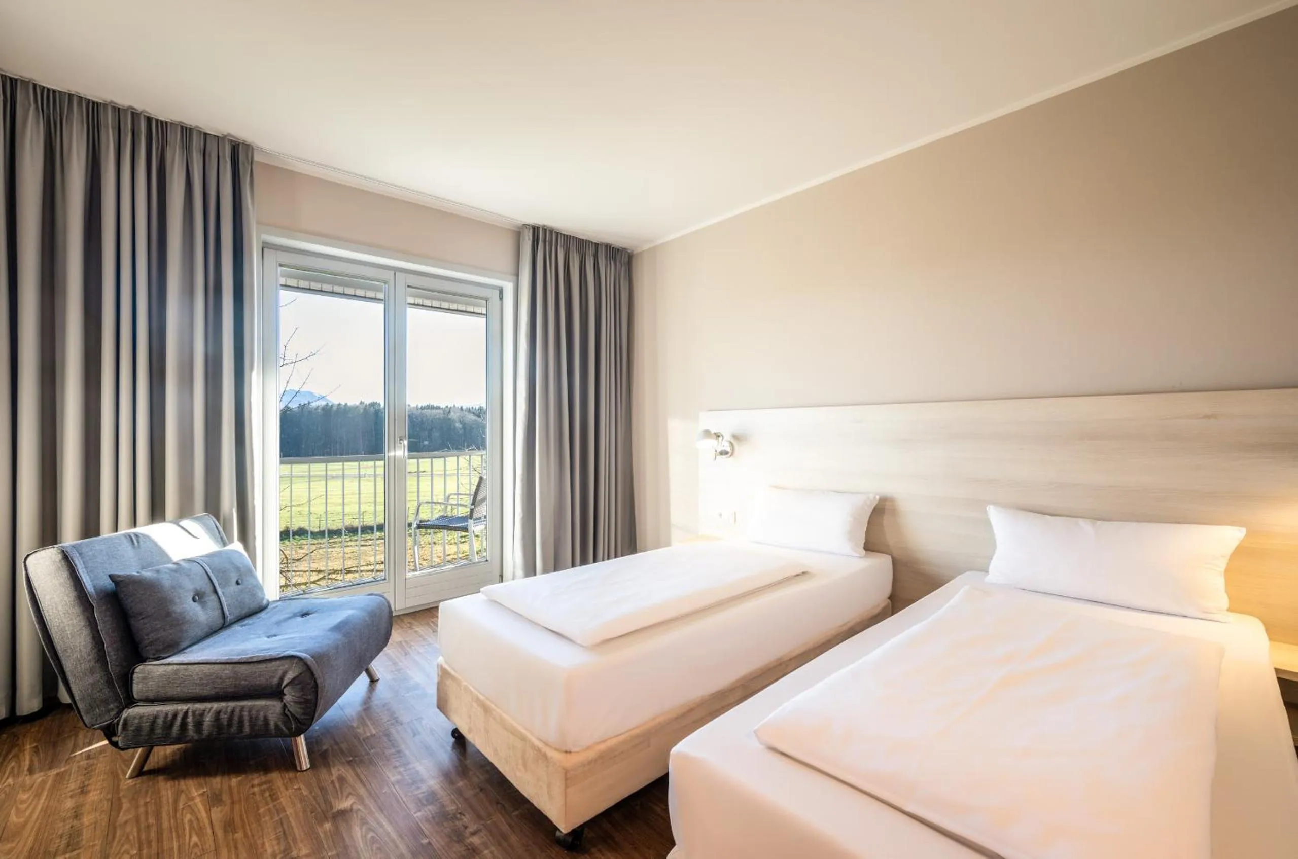 Photo of the whole room, Bed in Coffee Fellows Hotel Irschenberg Süd