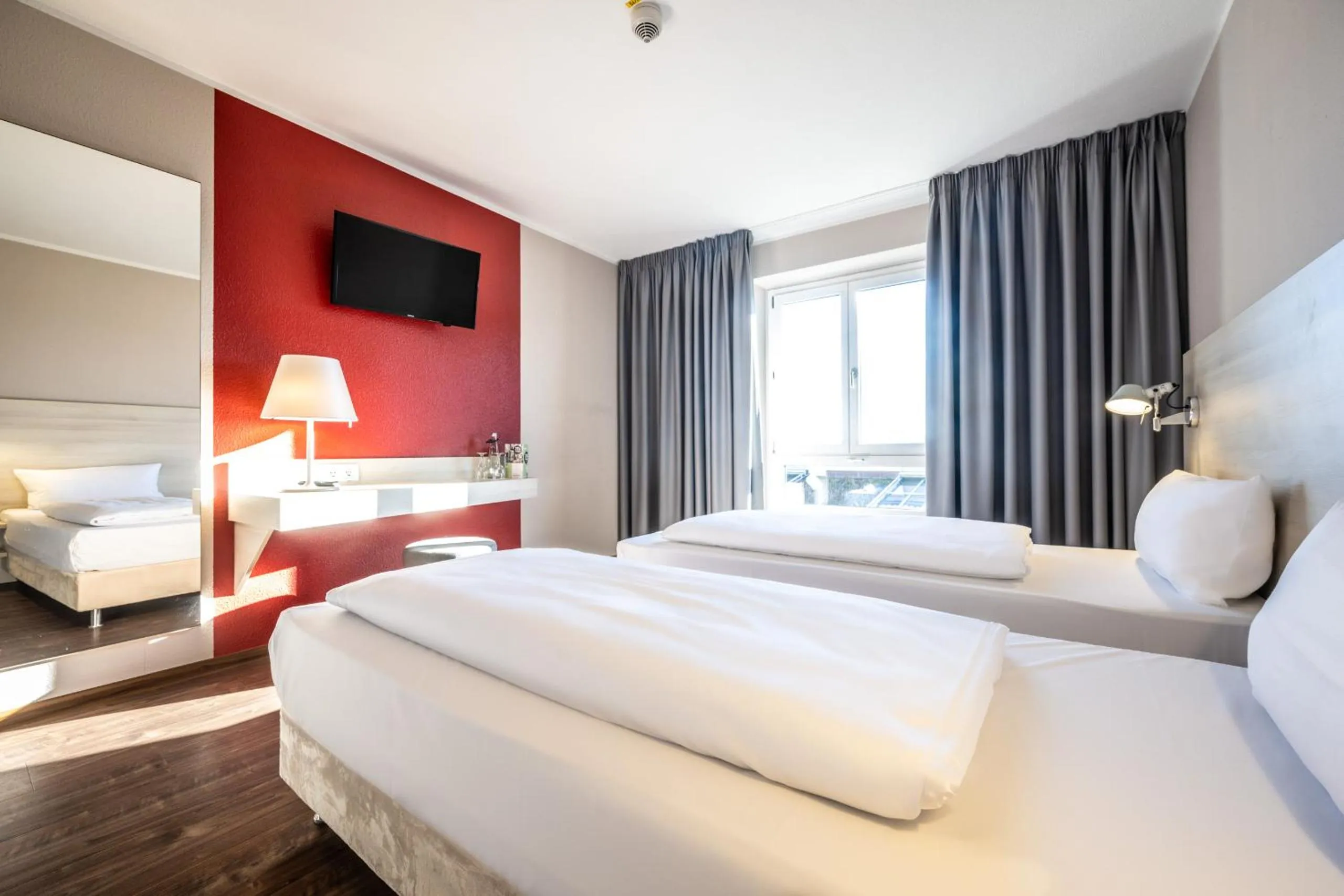 Photo of the whole room, Bed in Coffee Fellows Hotel Irschenberg Süd