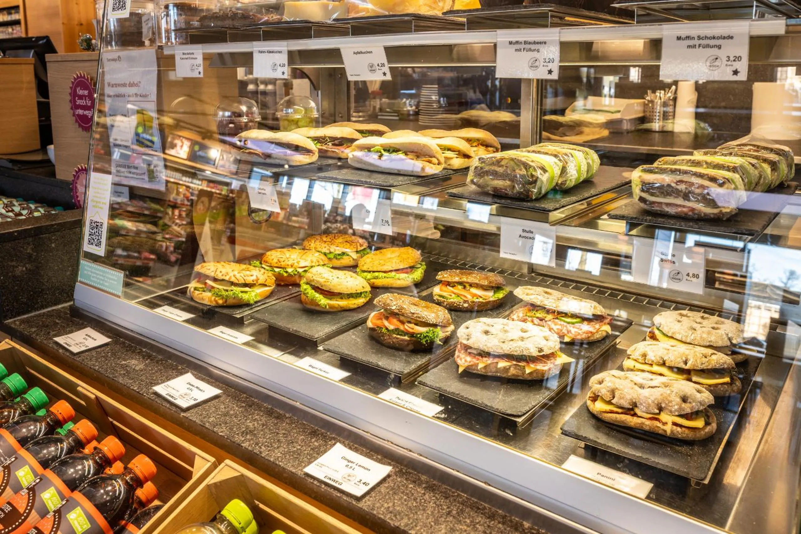 Food and drinks in Coffee Fellows Hotel Irschenberg Süd