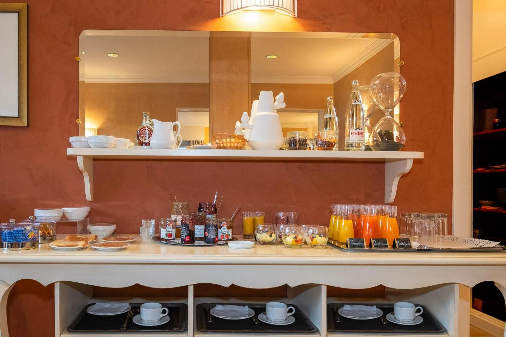 Buffet breakfast in Cit'Hotel Logis De Brou, Bourg en Bresse