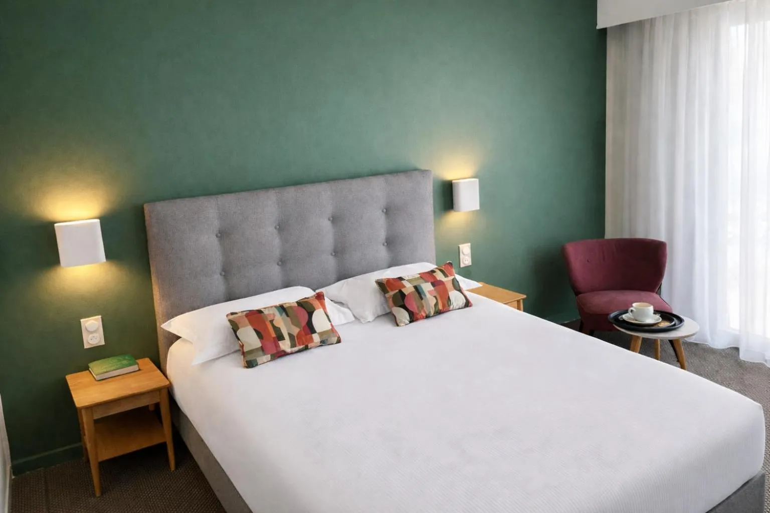 Property building, Bed in Cit'Hotel Logis De Brou, Bourg en Bresse