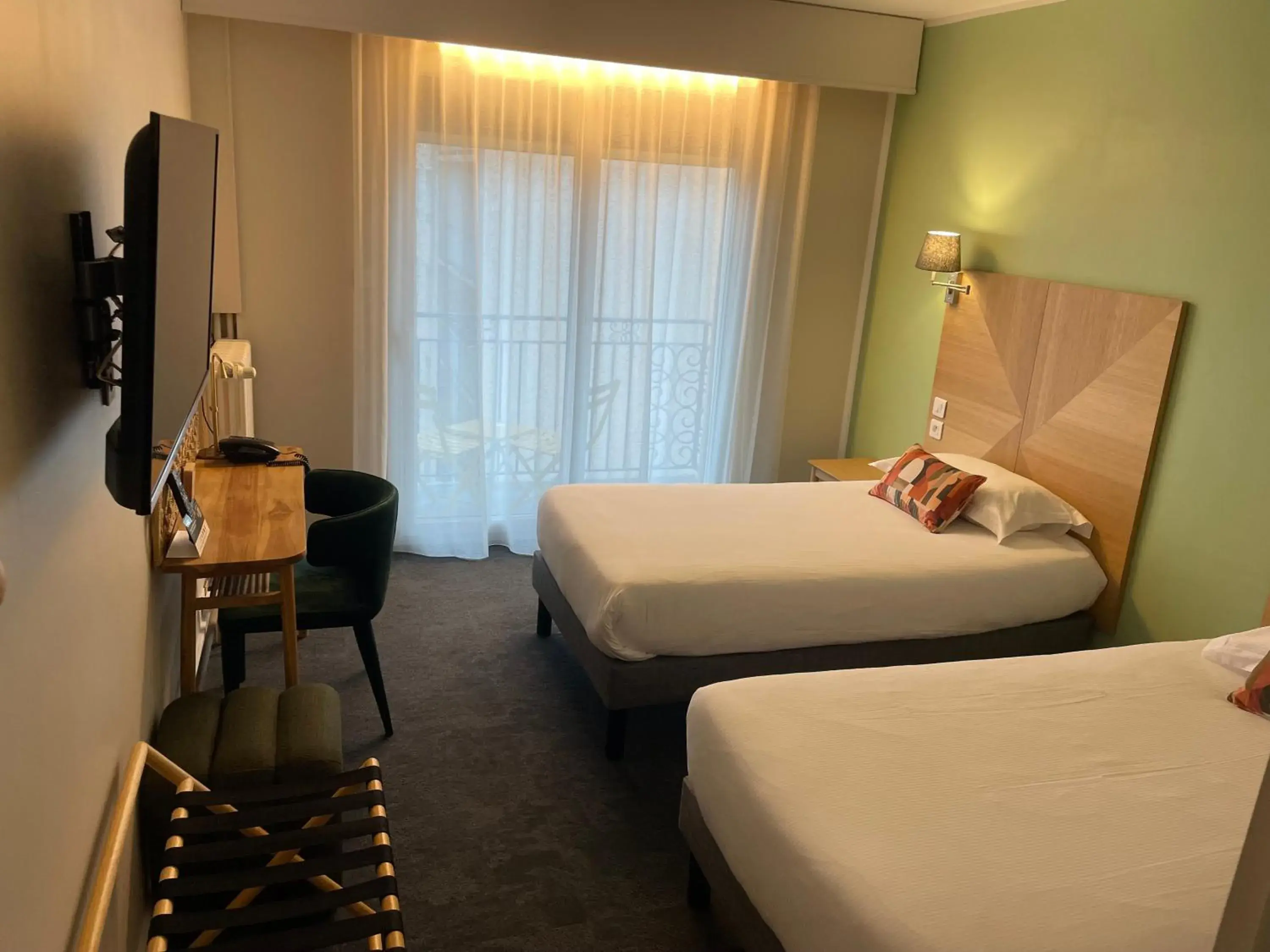 Comfort Twin Room with Balcony in Cit'Hotel Logis De Brou, Bourg en Bresse Comfort Twin Room with Balcony in Cit'Hotel Logis De Brou, Bourg en Bresse