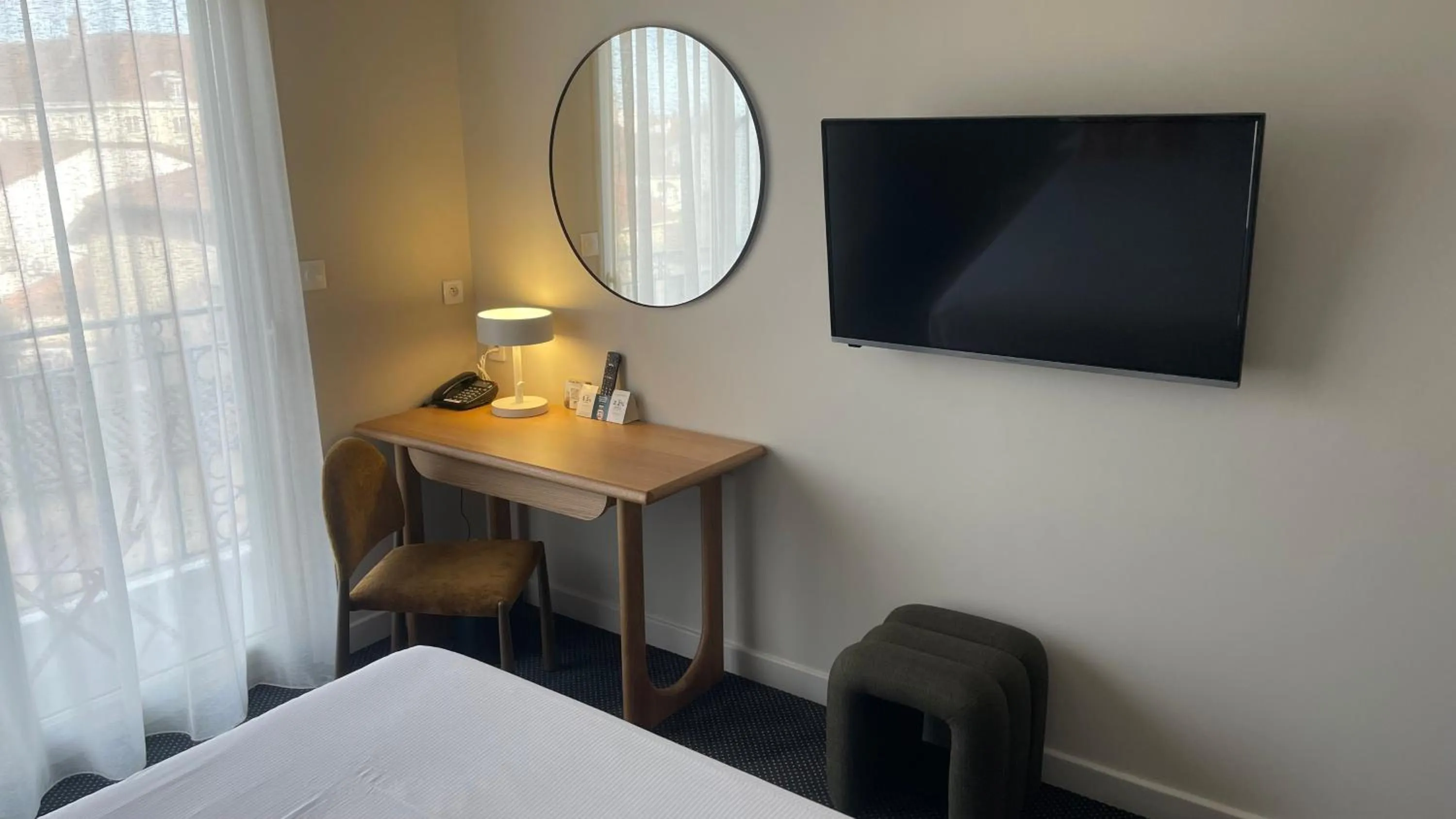 Bedroom, Bed in Cit'Hotel Logis De Brou, Bourg en Bresse