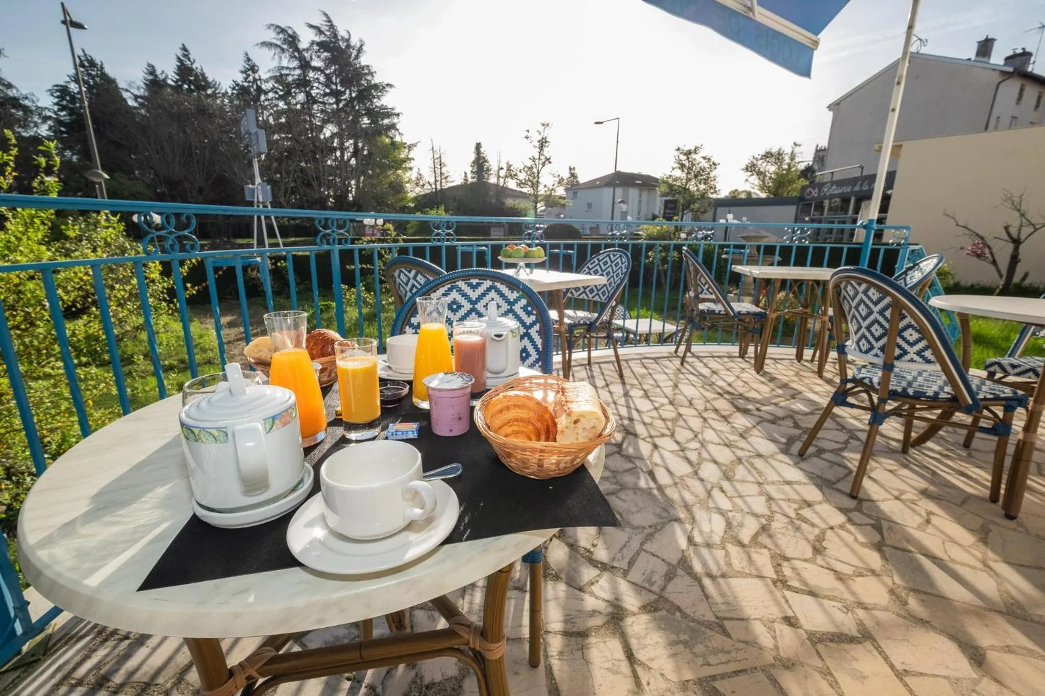 Patio in Cit'Hotel Logis De Brou, Bourg en Bresse
