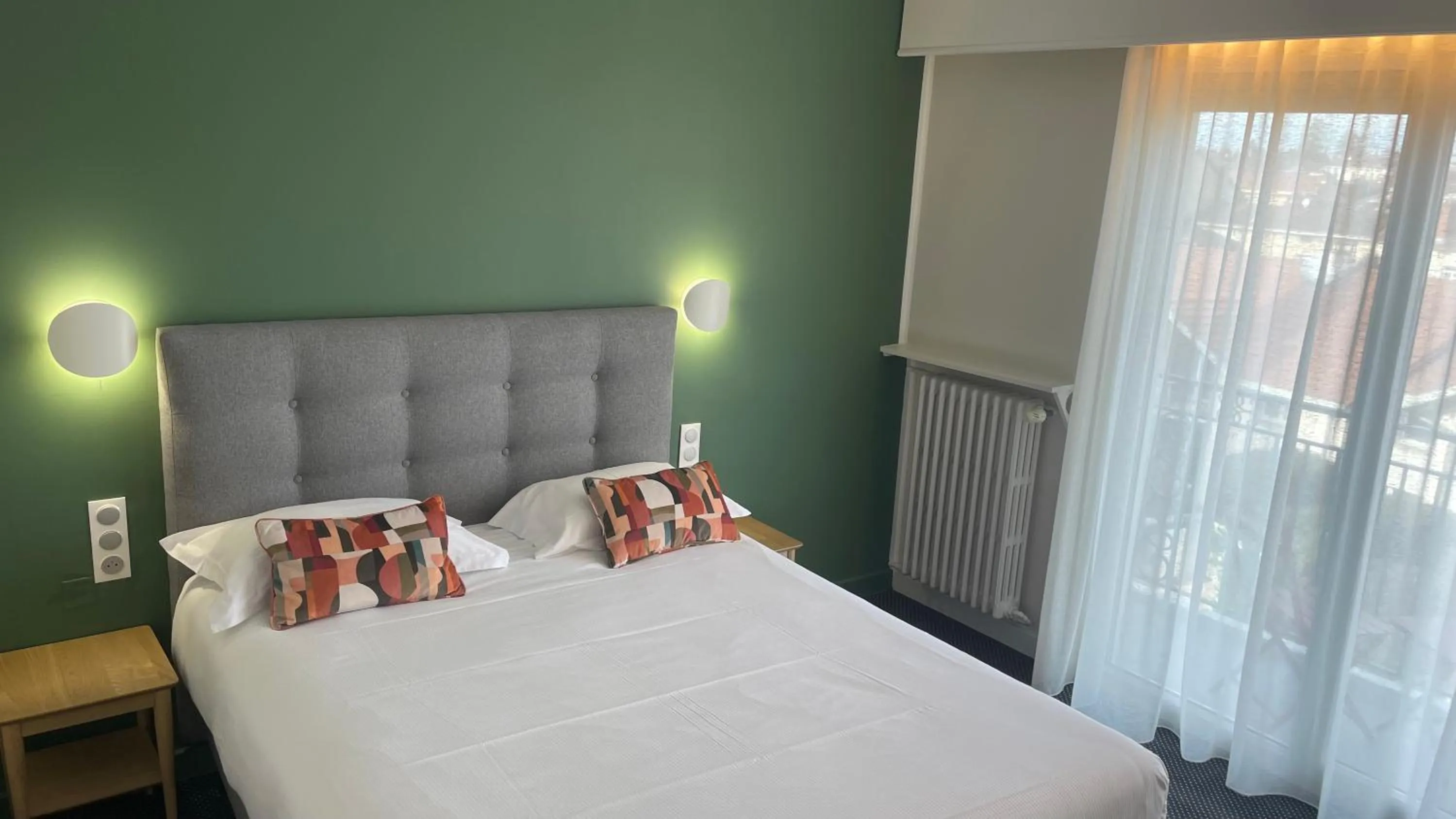 Bedroom, Bed in Cit'Hotel Logis De Brou, Bourg en Bresse