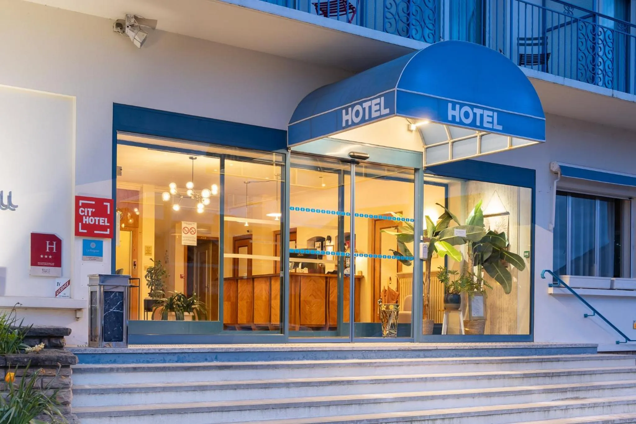 Facade/entrance in Cit'Hotel Logis De Brou, Bourg en Bresse