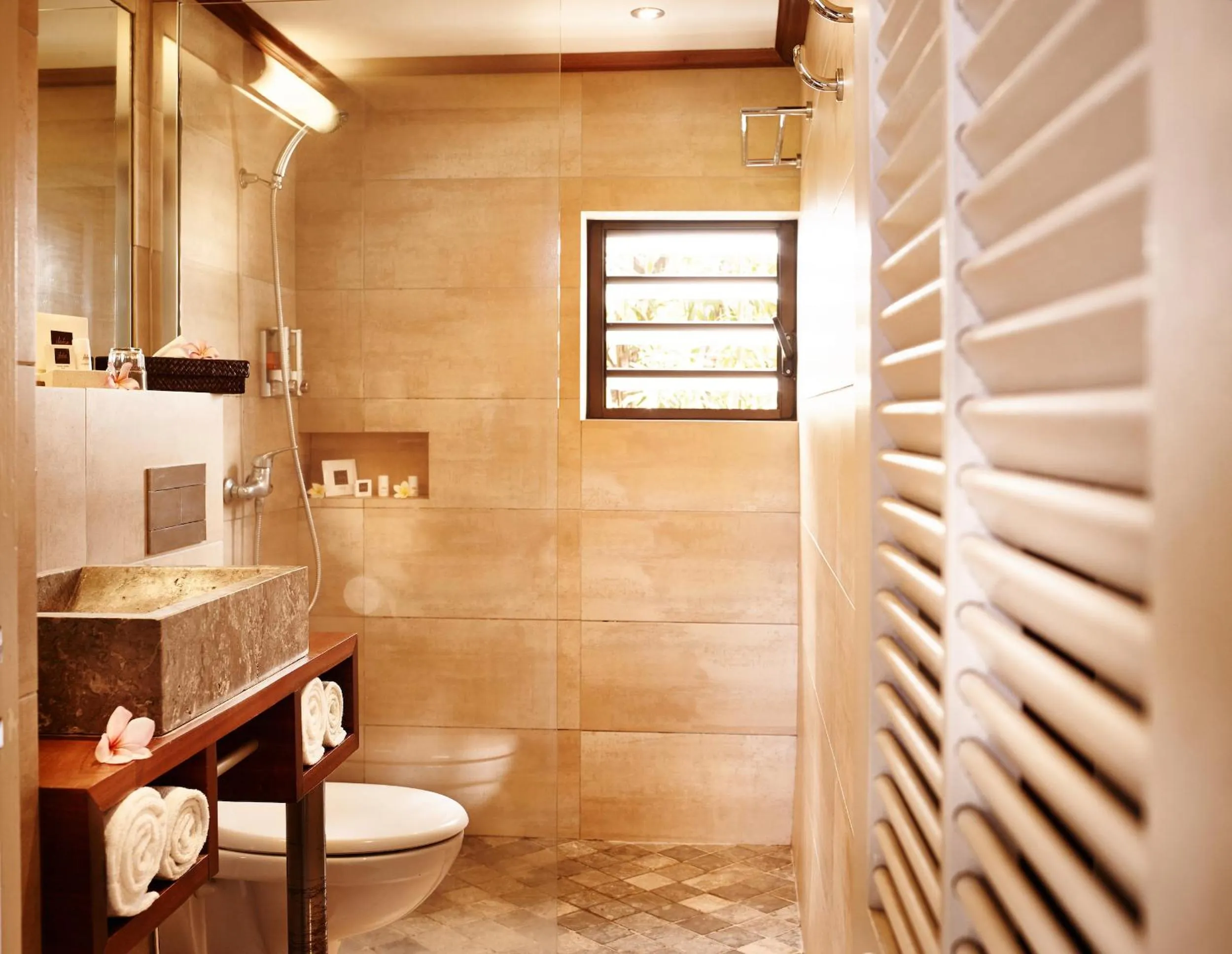 Bathroom in Iloha Seaview Hotel