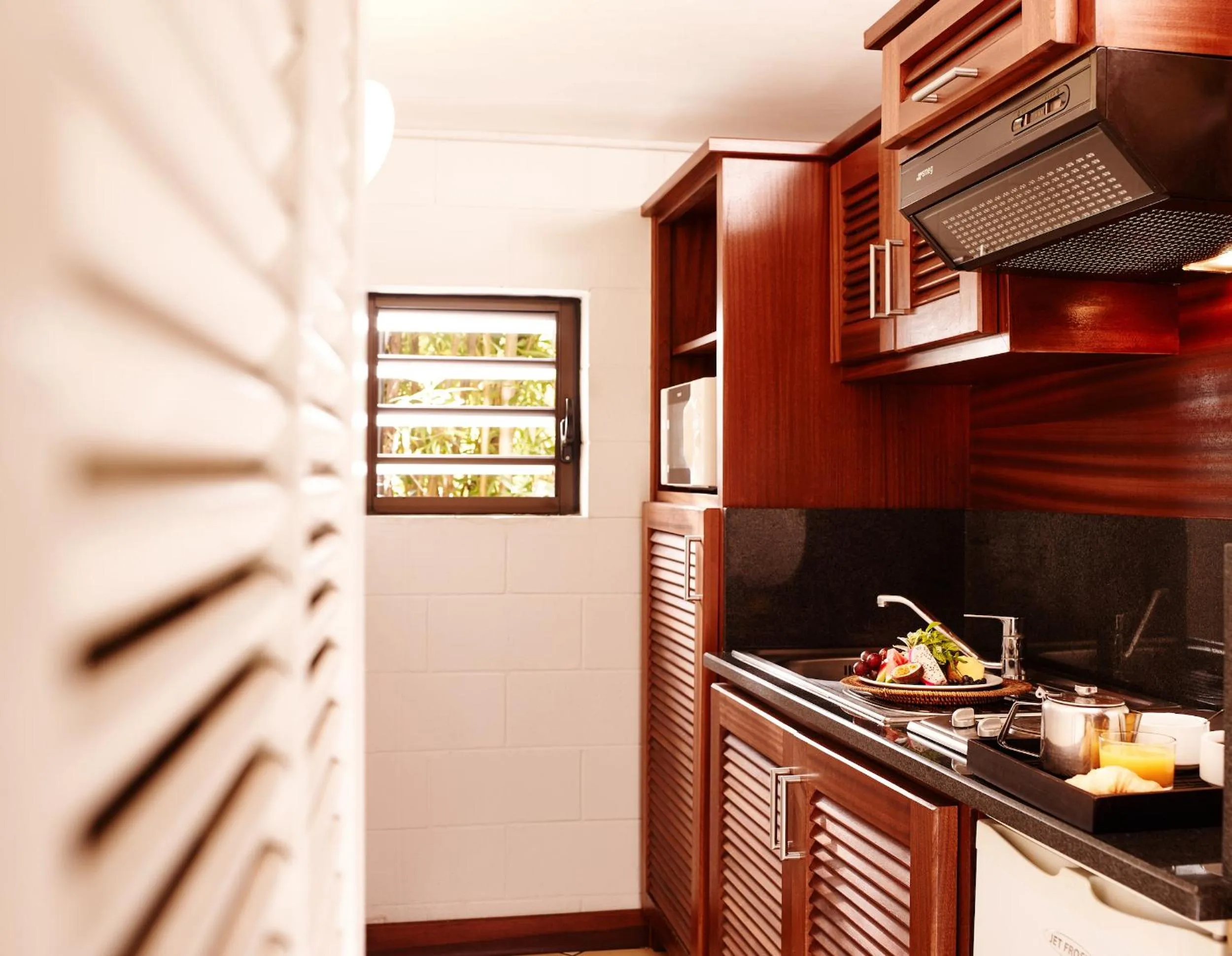 Kitchen or kitchenette in Iloha Seaview Hotel