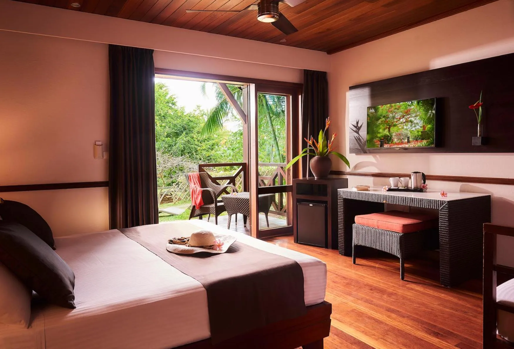 Photo of the whole room in Iloha Seaview Hotel