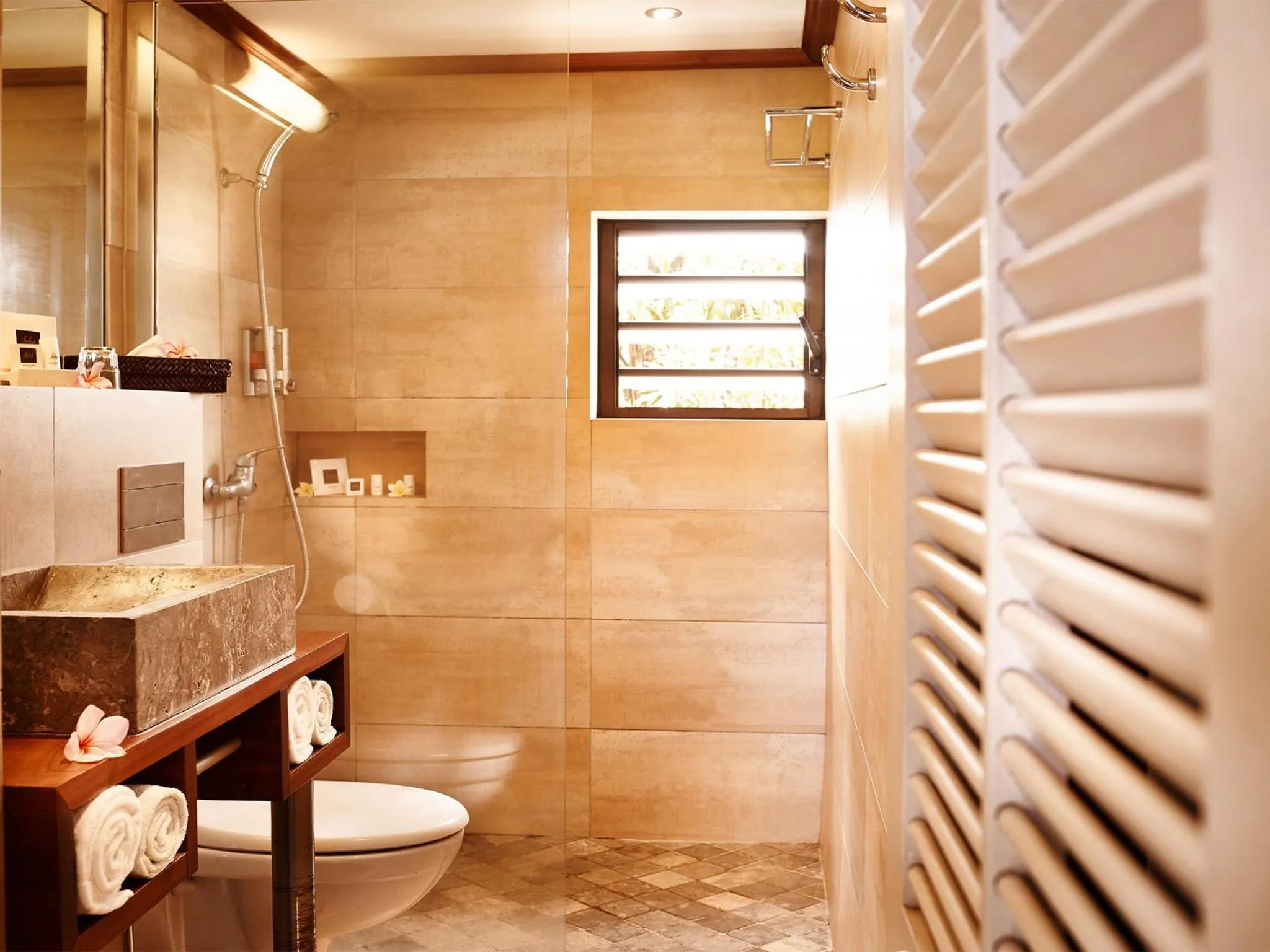 Bathroom in Iloha Seaview Hotel