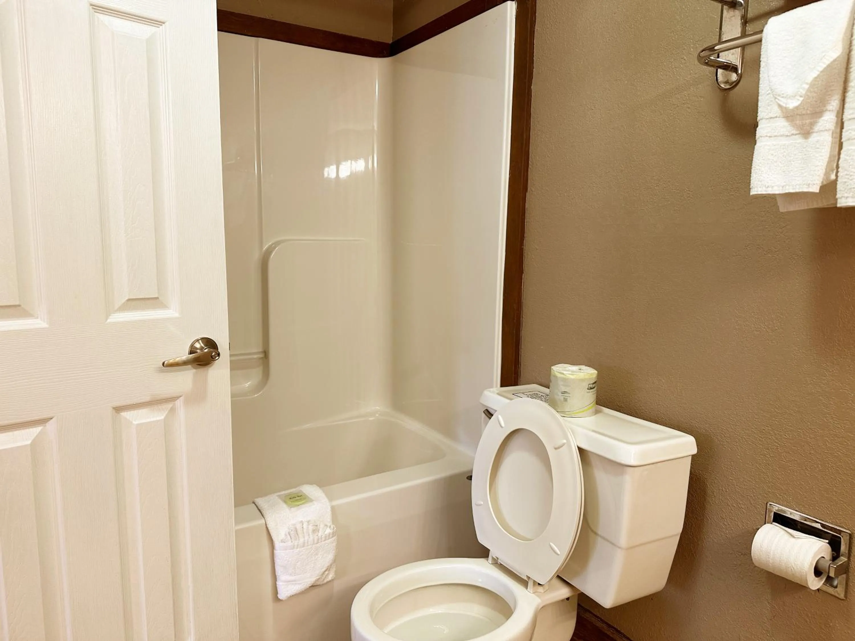 Bathroom in Sidney James Mountain Lodge