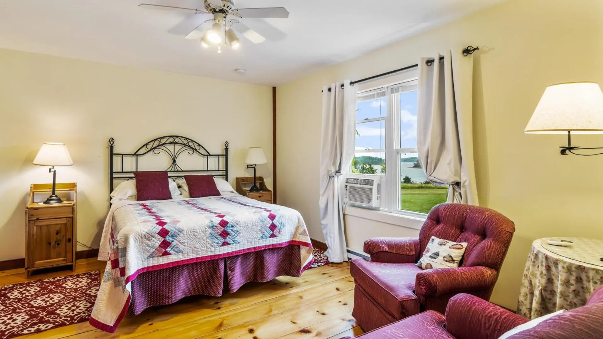 Bedroom, Bed in Bayview Pines Country Inn B&B