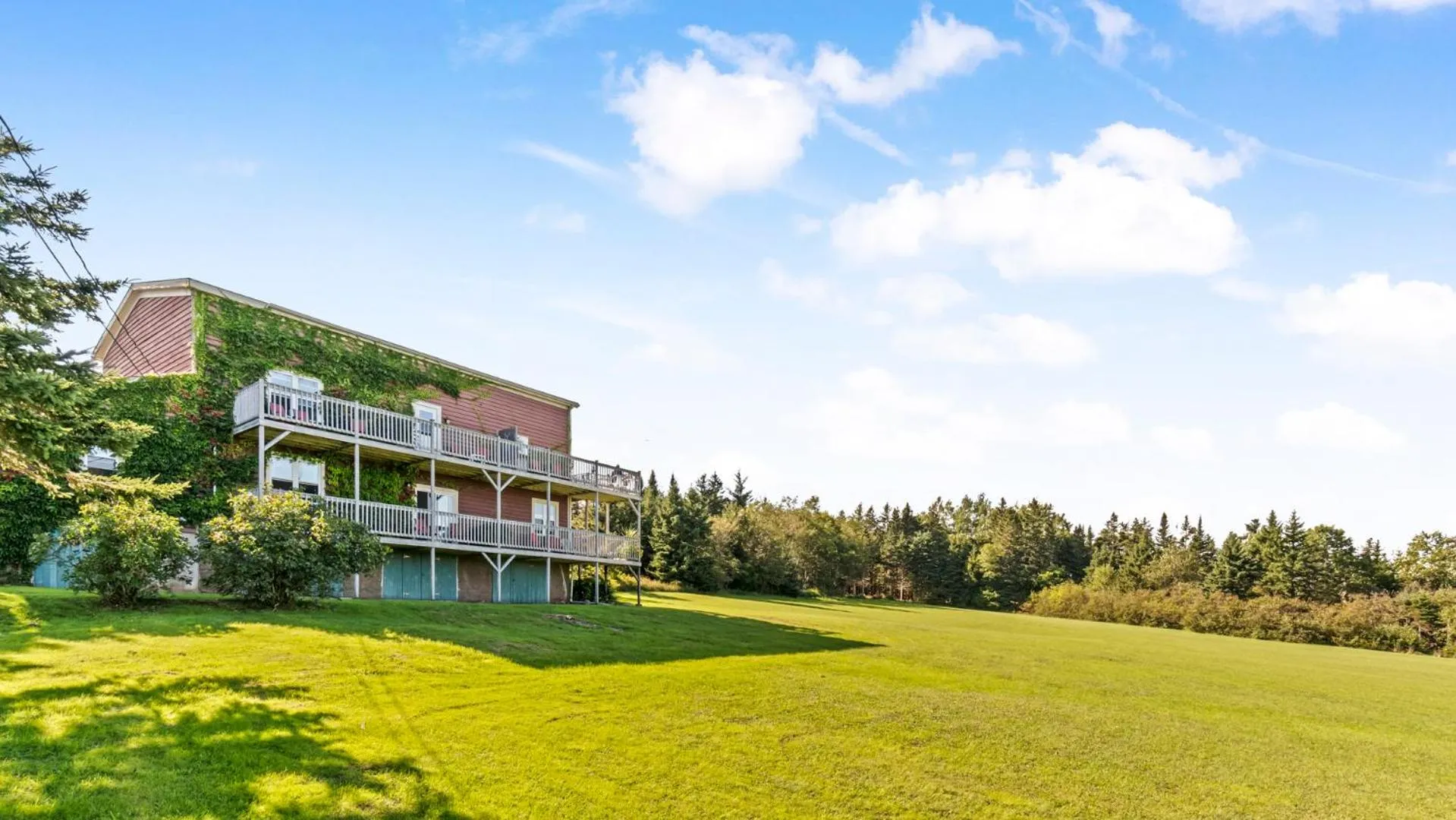 Property building in Bayview Pines Country Inn B&B