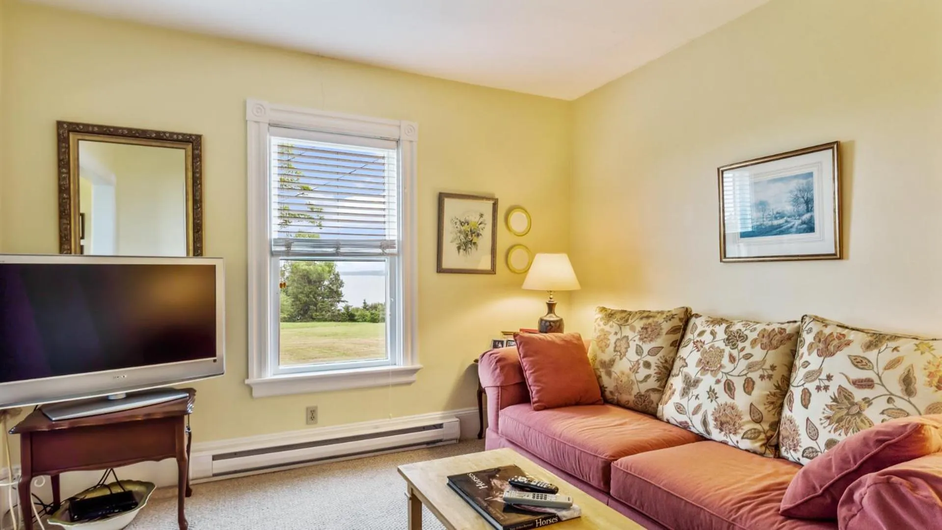 Seating area in Bayview Pines Country Inn B&B