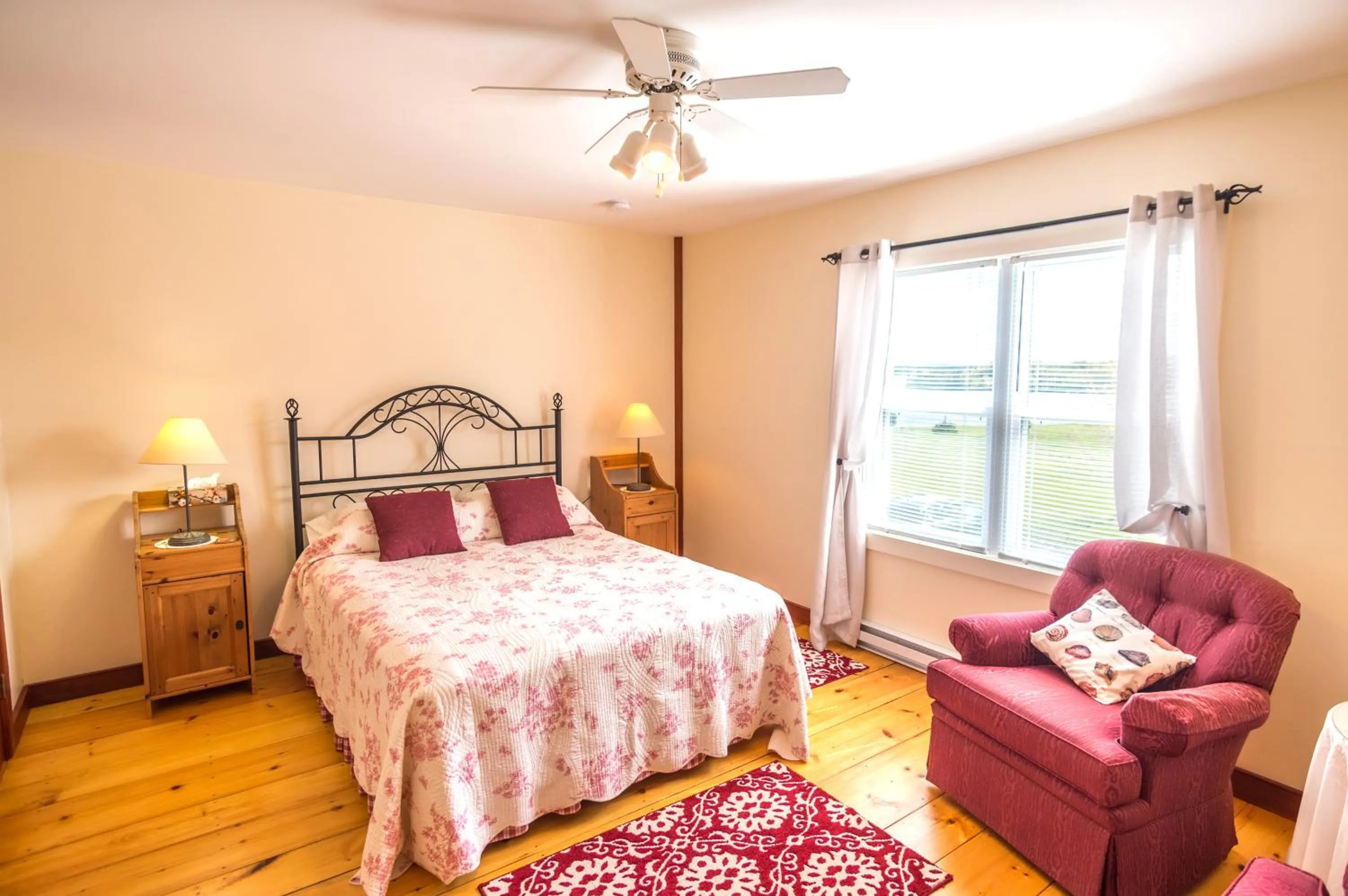 Bedroom, Bed in Bayview Pines Country Inn B&B