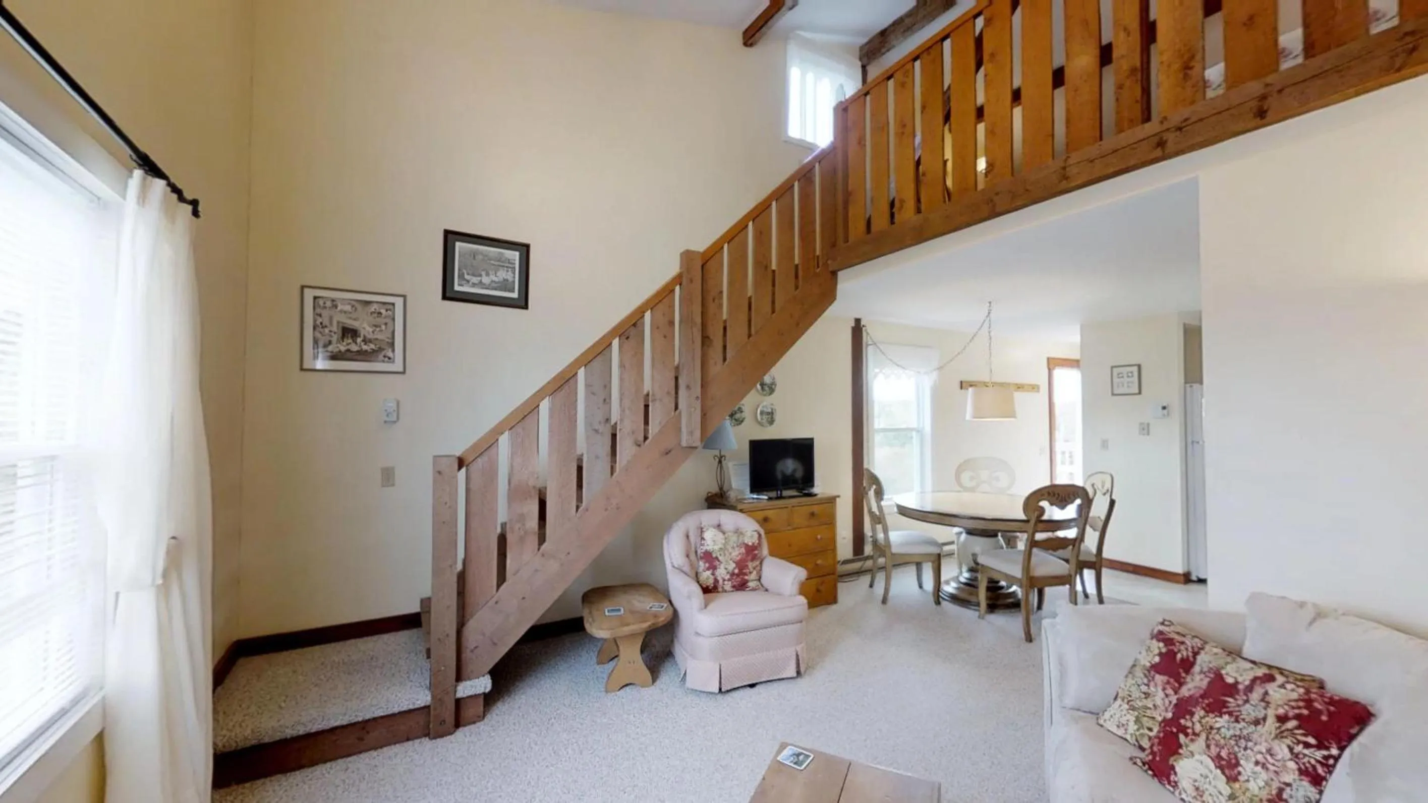 Seating area in Bayview Pines Country Inn B&B