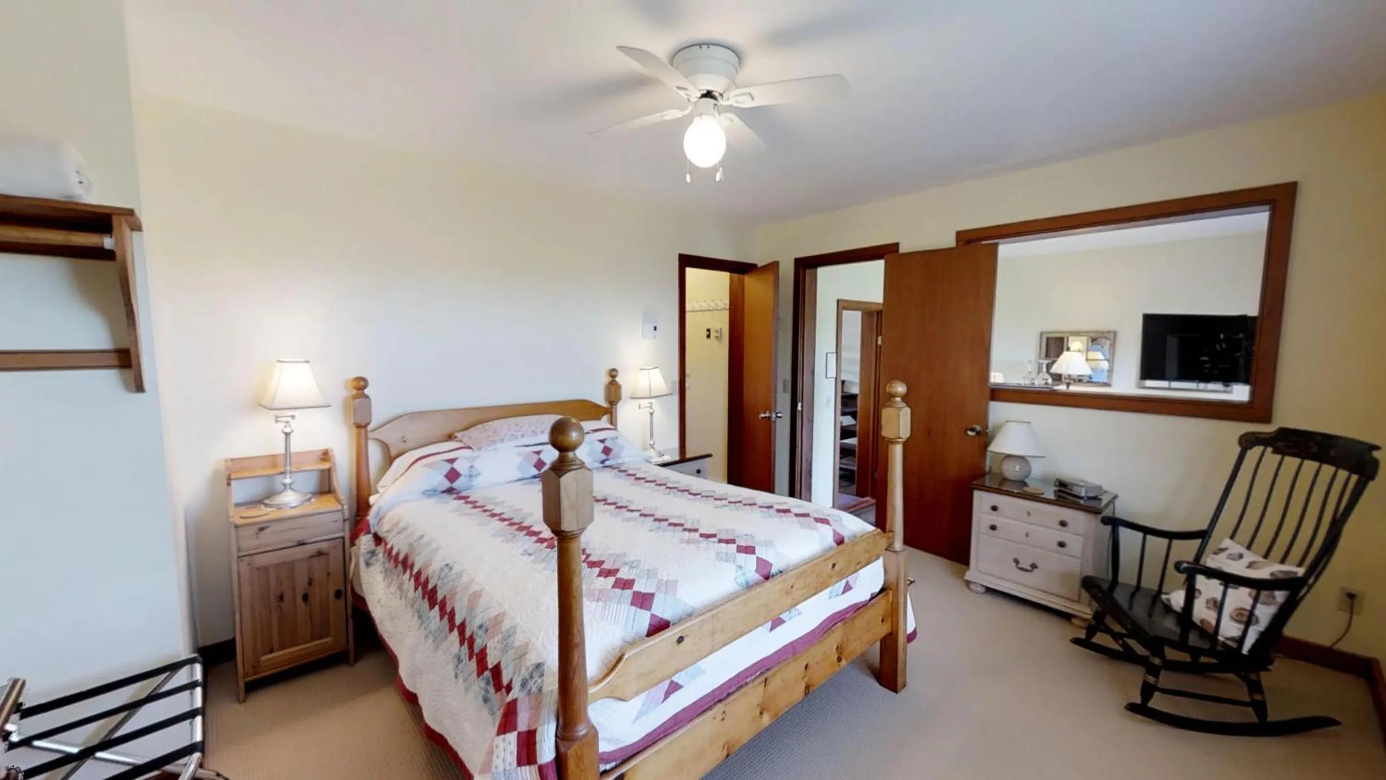 Bedroom, Bed in Bayview Pines Country Inn B&B