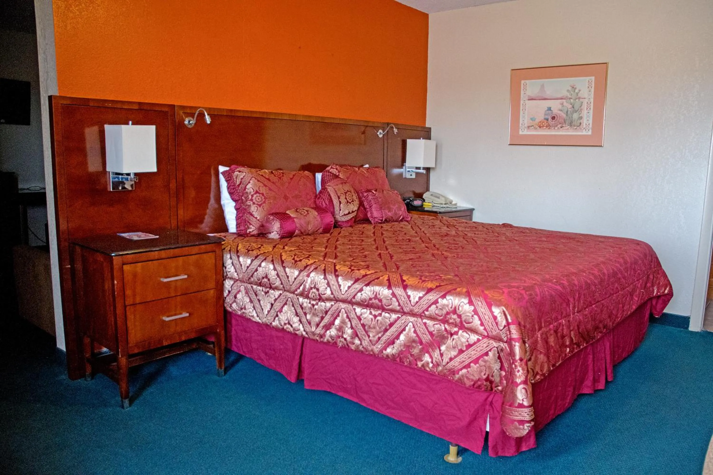 Bed in America's Best Inn and Suites Emporia