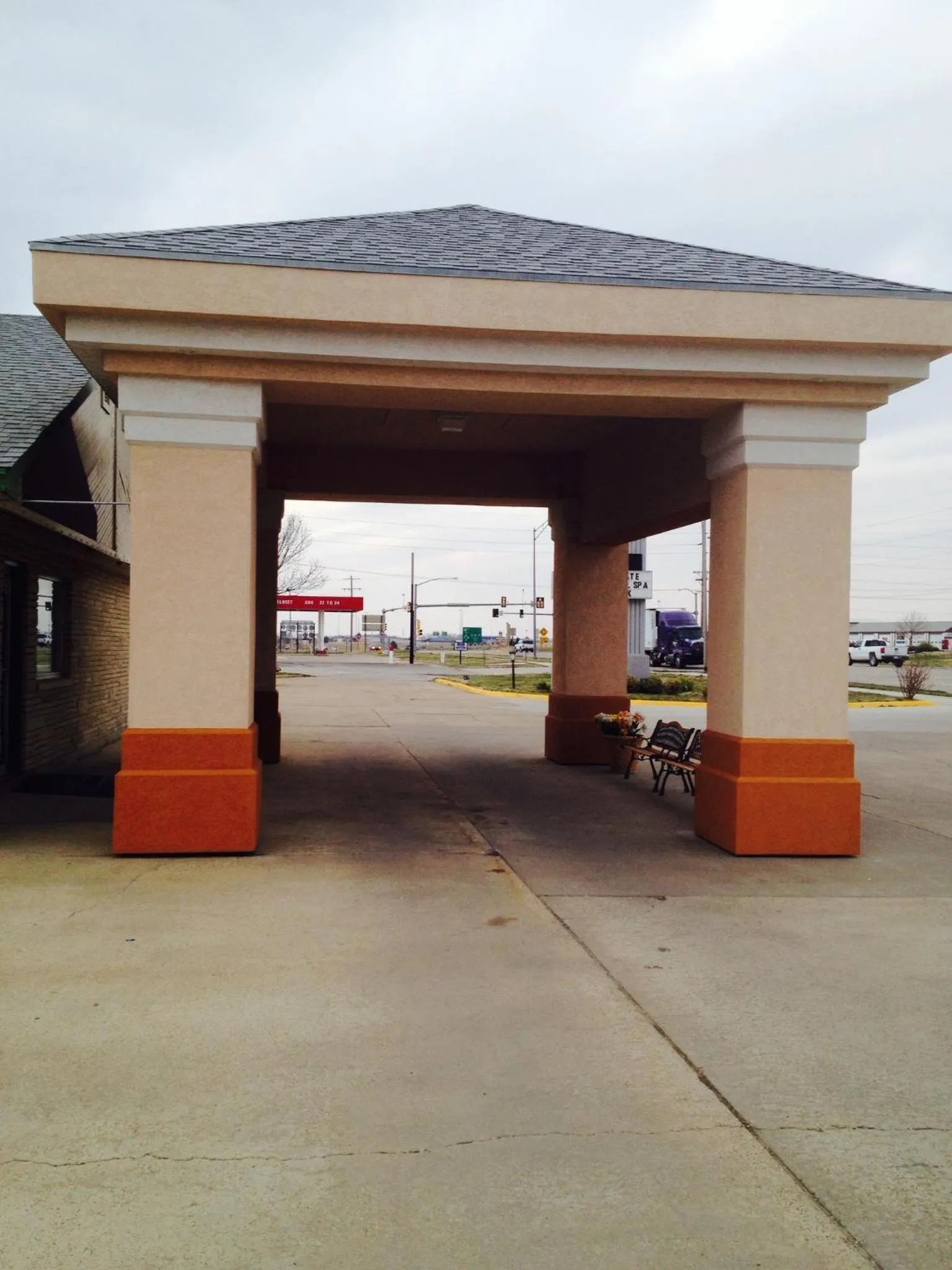 Patio in America's Best Inn and Suites Emporia