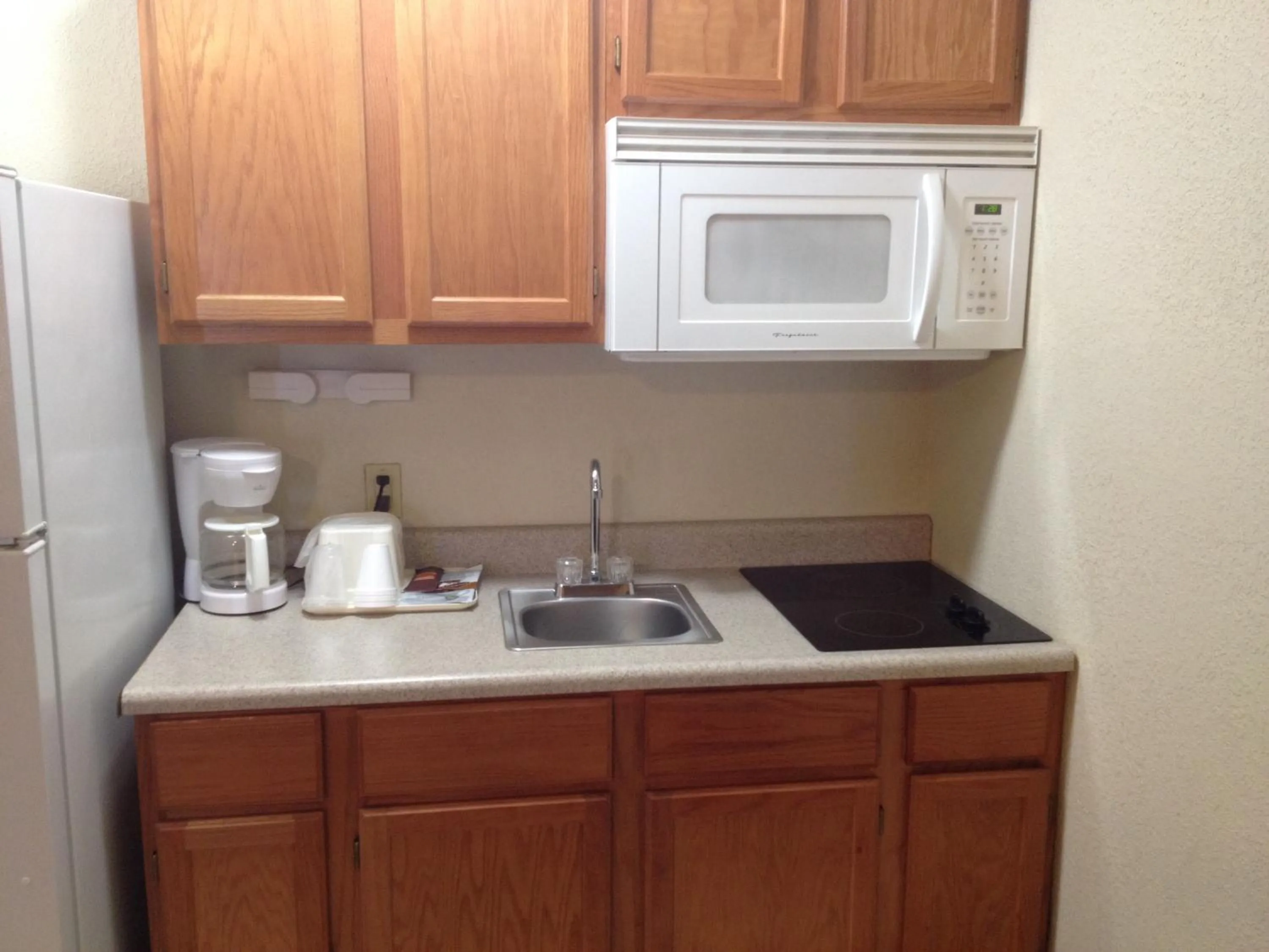 Kitchen or kitchenette in America's Best Inn and Suites Emporia