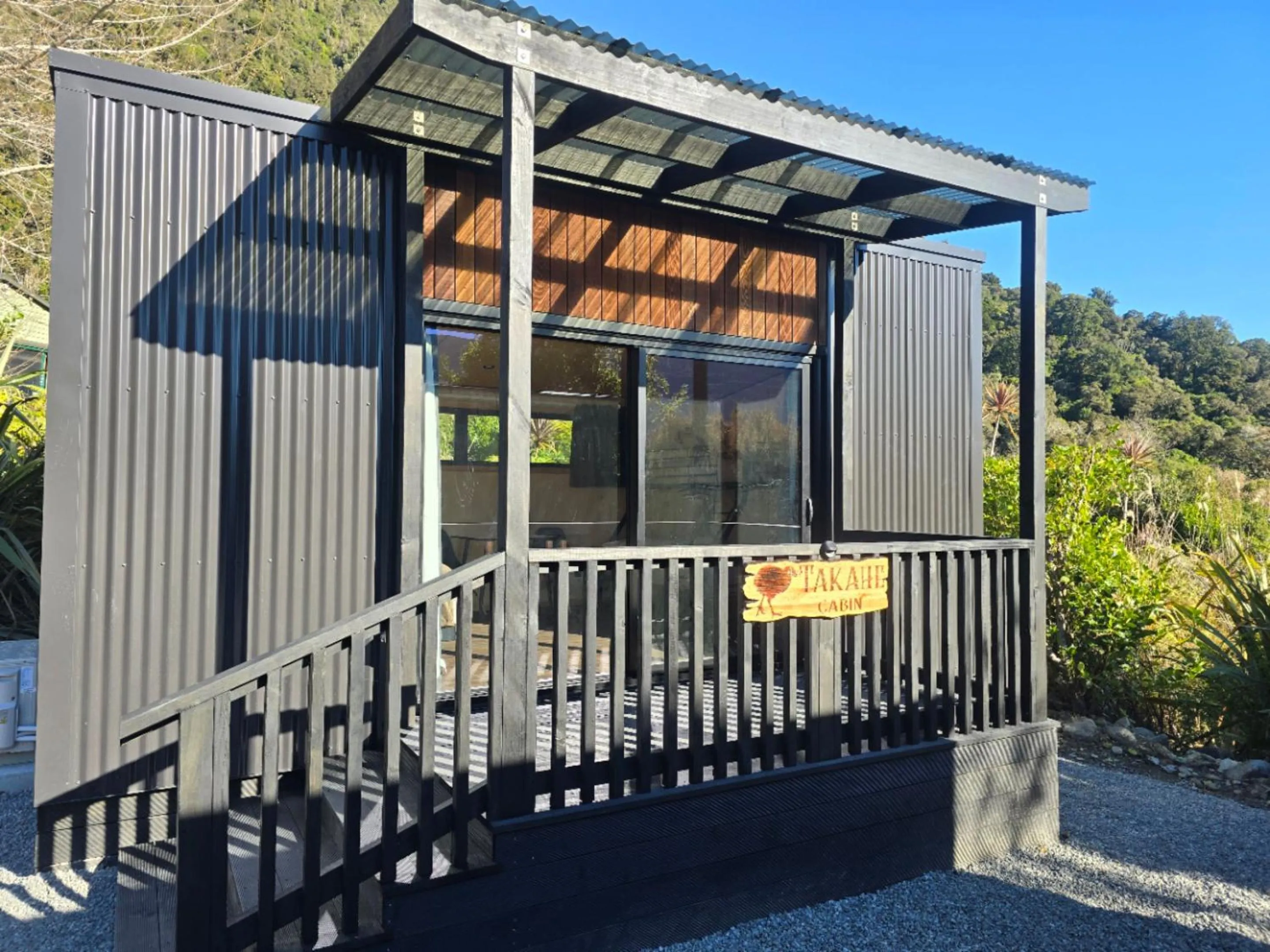 Property building in Jackson's Retreat Alpine Holiday Park