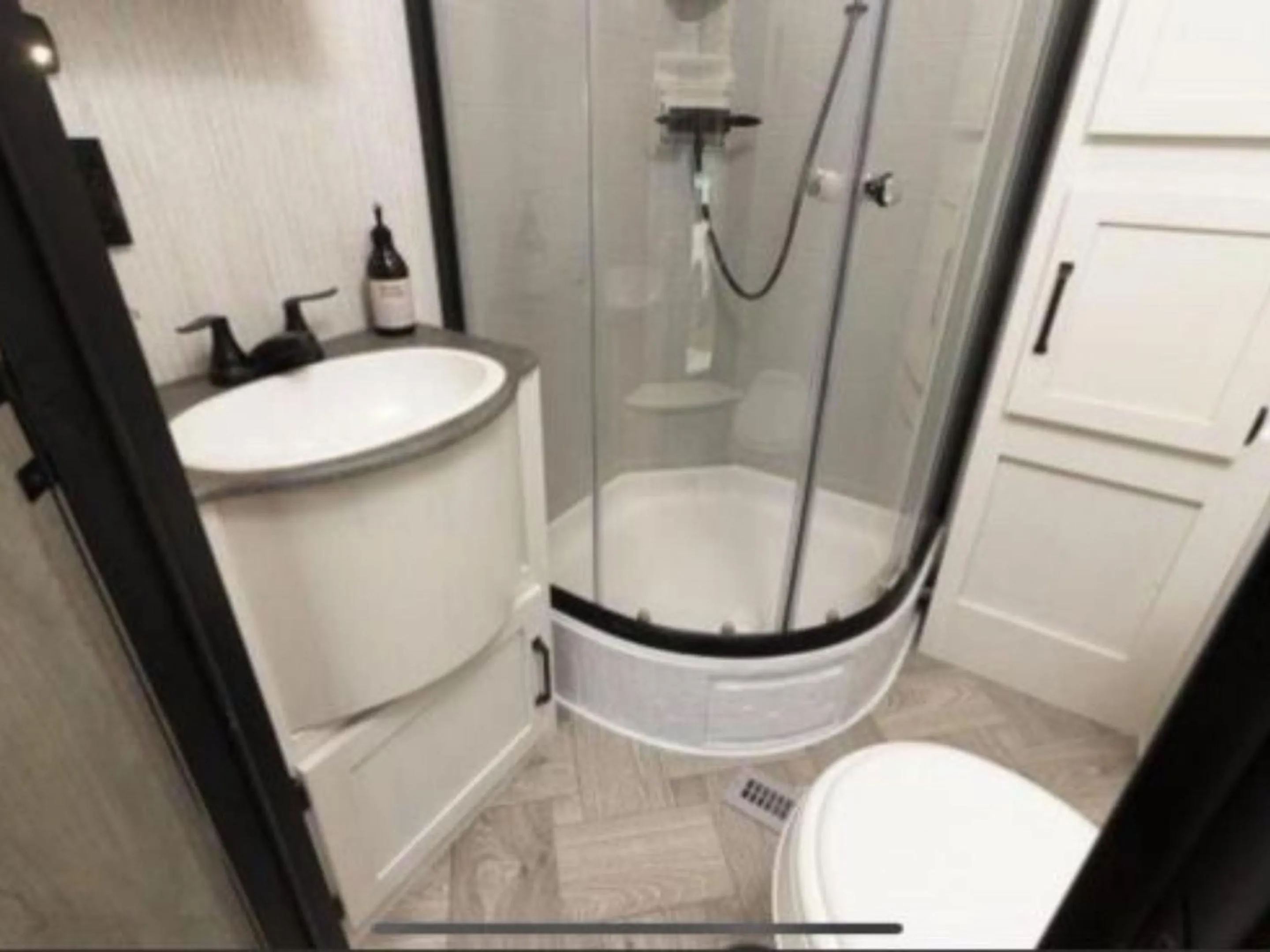 Shower in Jackson's Retreat Alpine Holiday Park