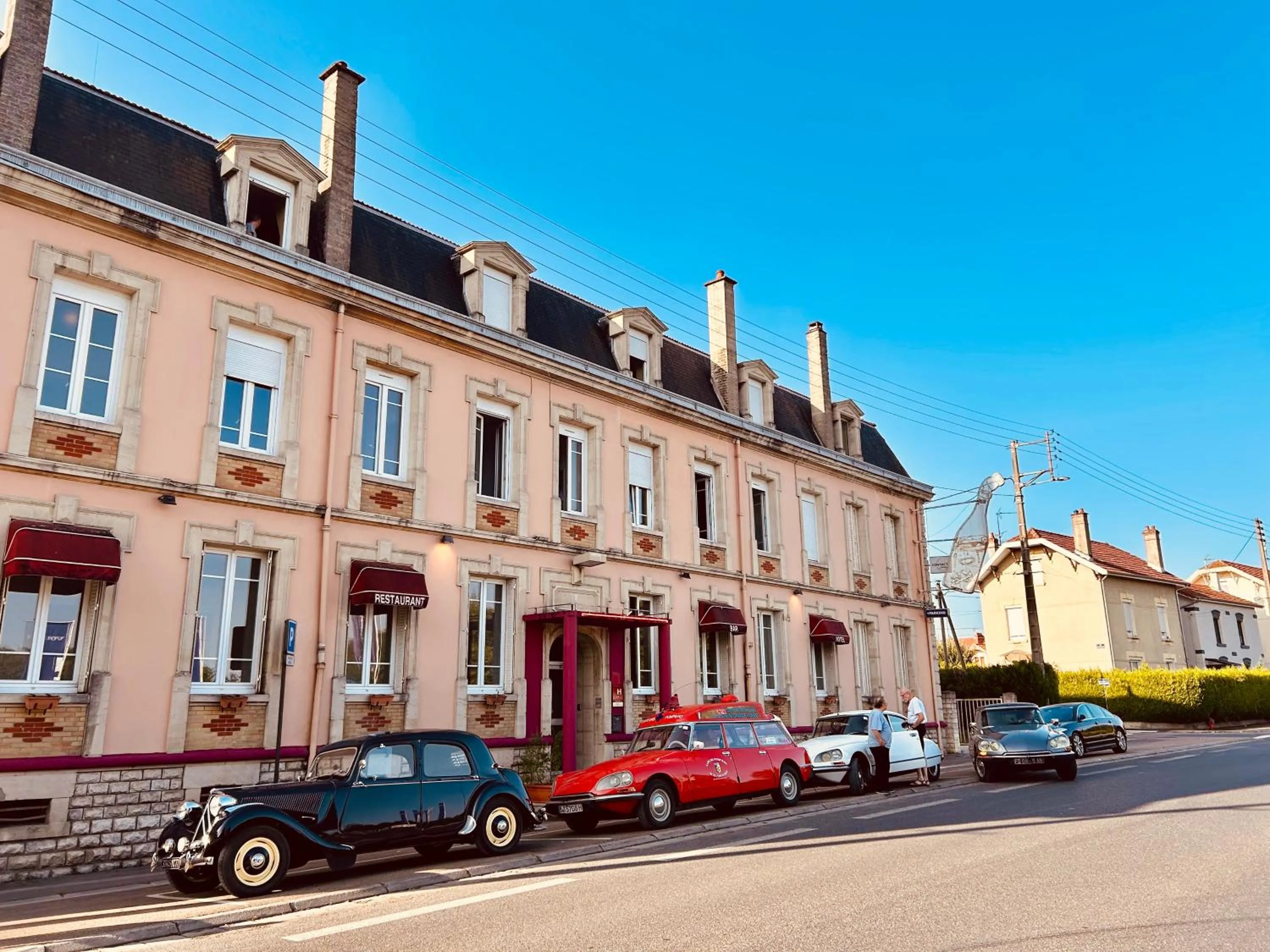 Property building in Hôtel De Champagne