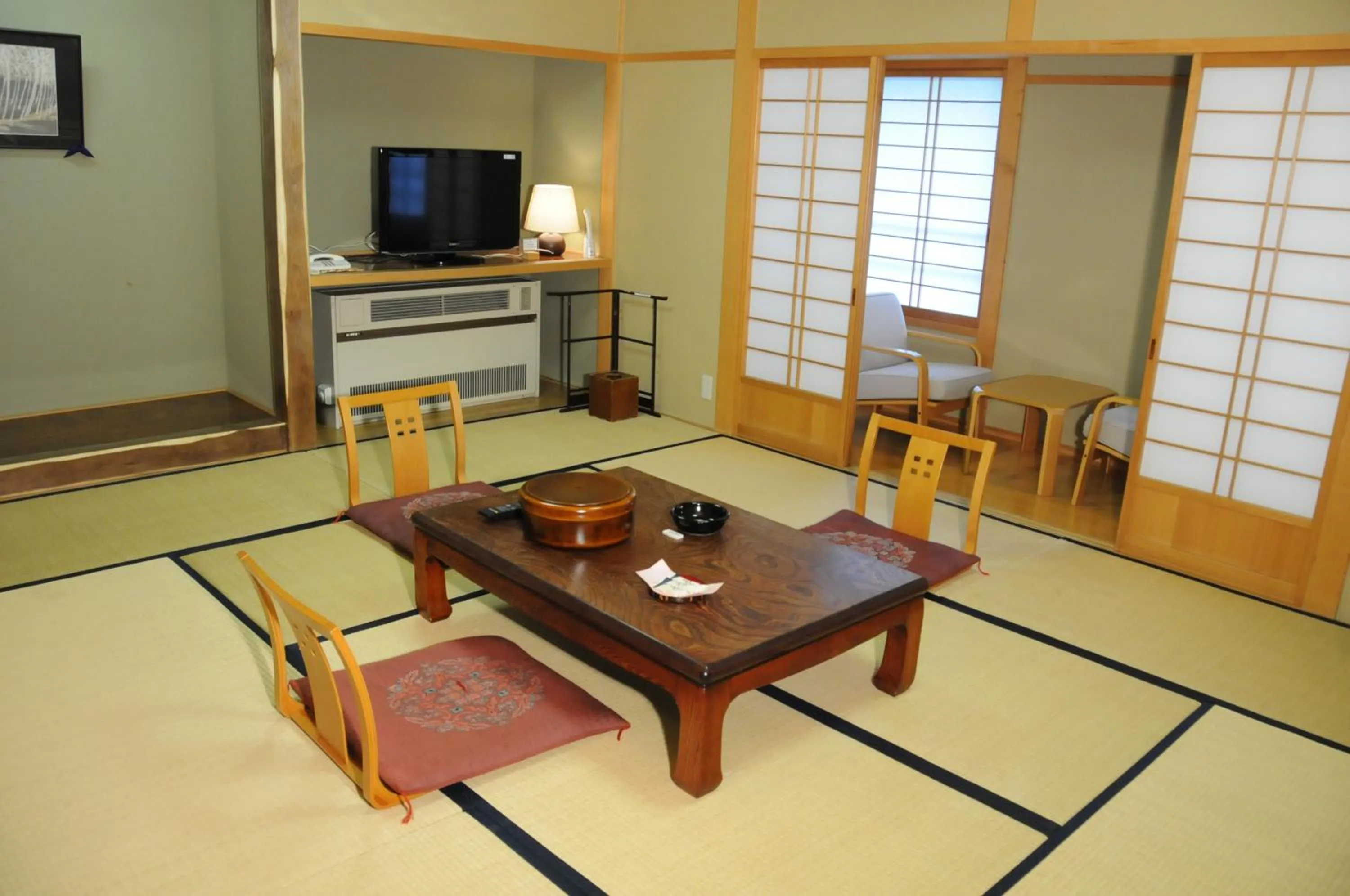 Photo of the whole room in Onsen Yupopo