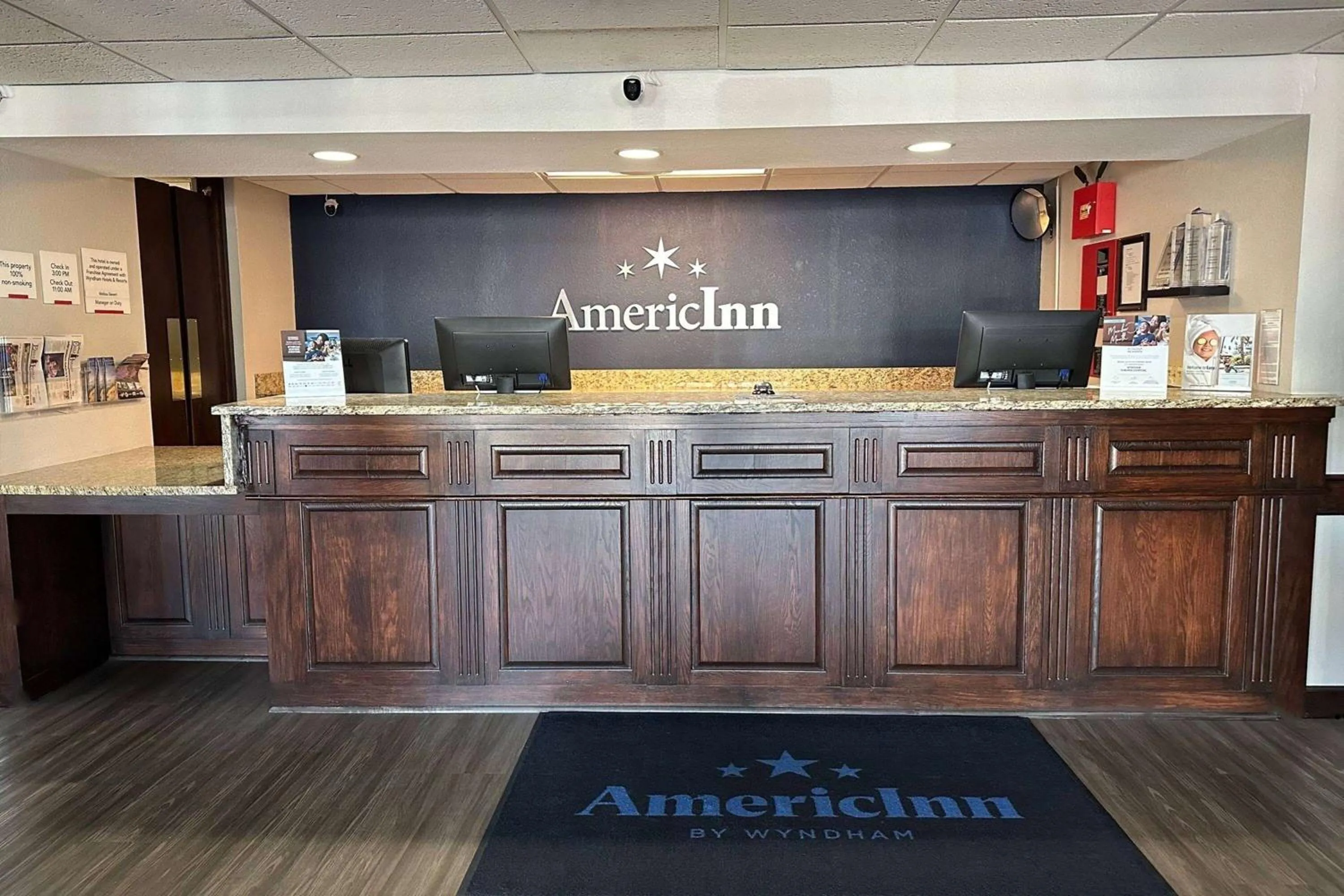 Lobby or reception in AmericInn by Wyndham Menominee