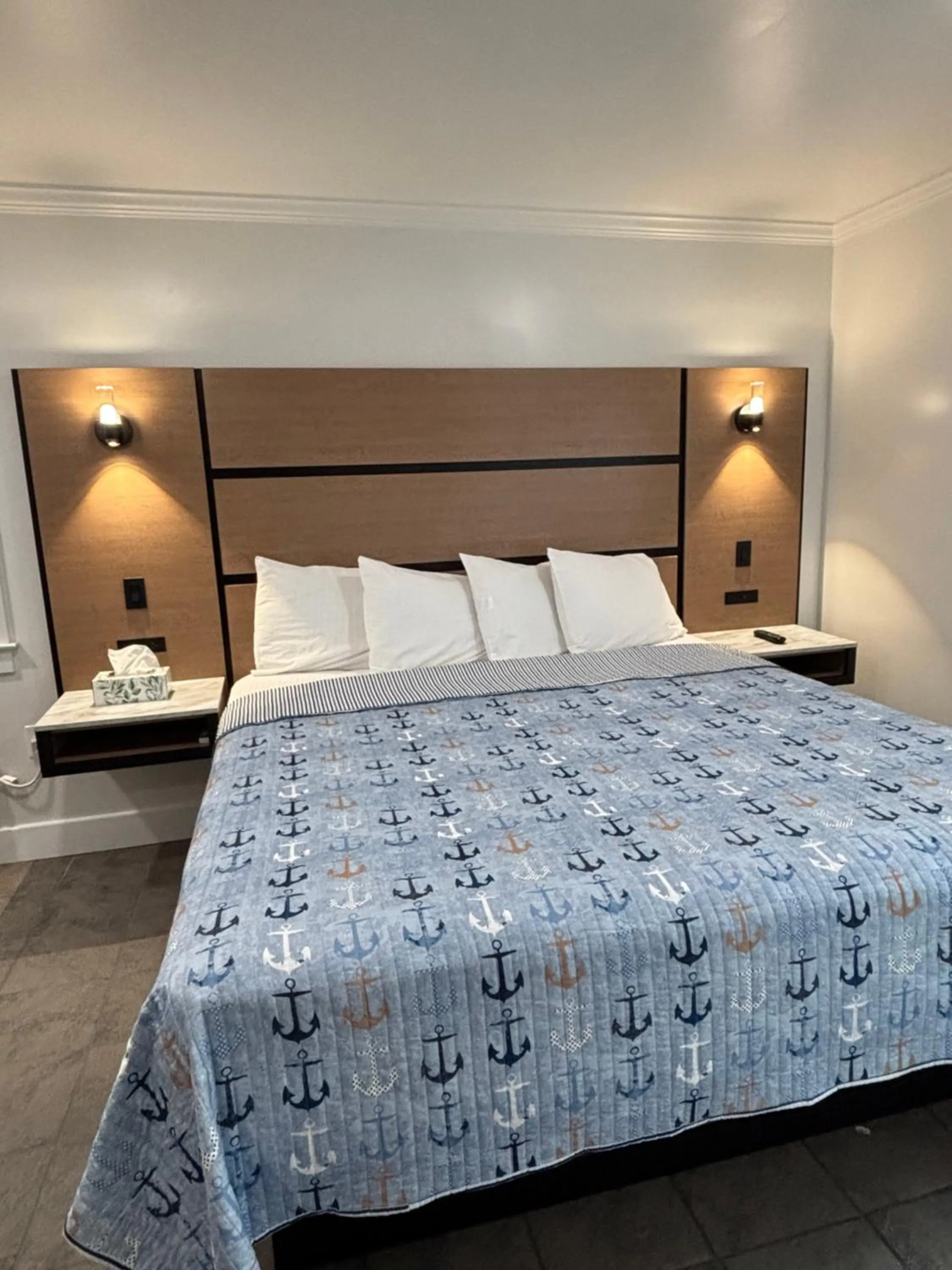 Bed in Crystal Sands Motel