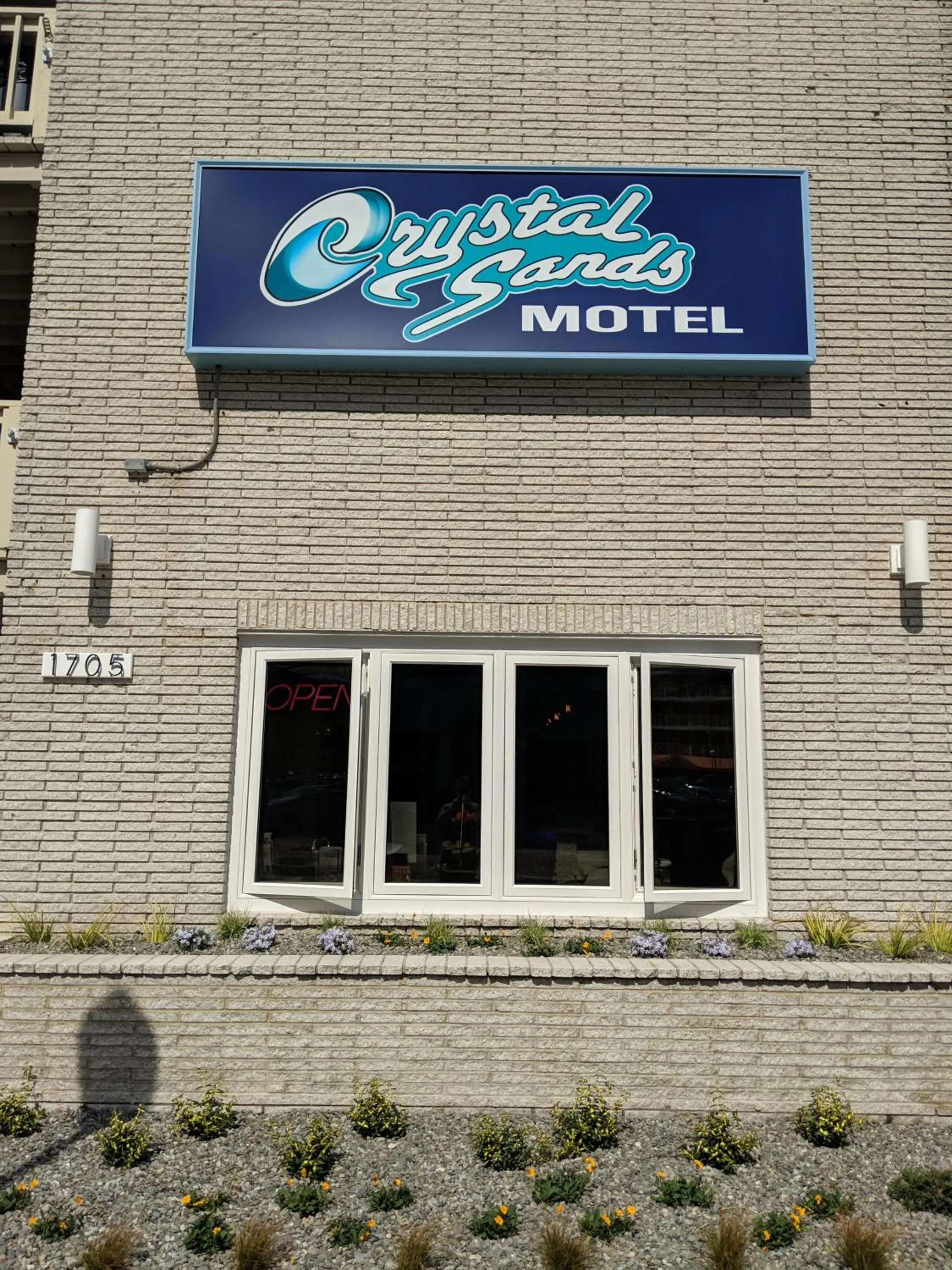 Facade/entrance in Crystal Sands Motel