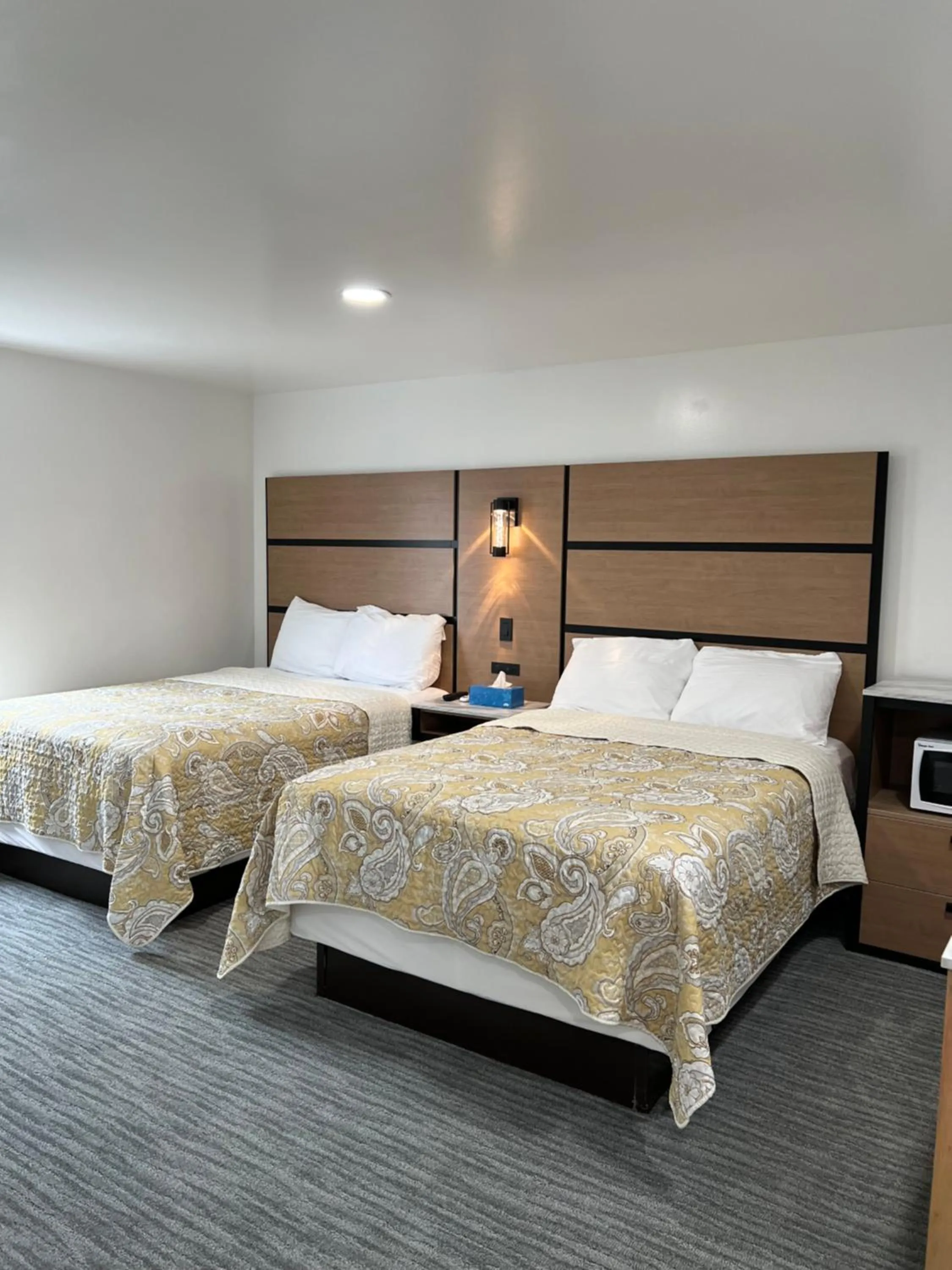 Bed in Crystal Sands Motel