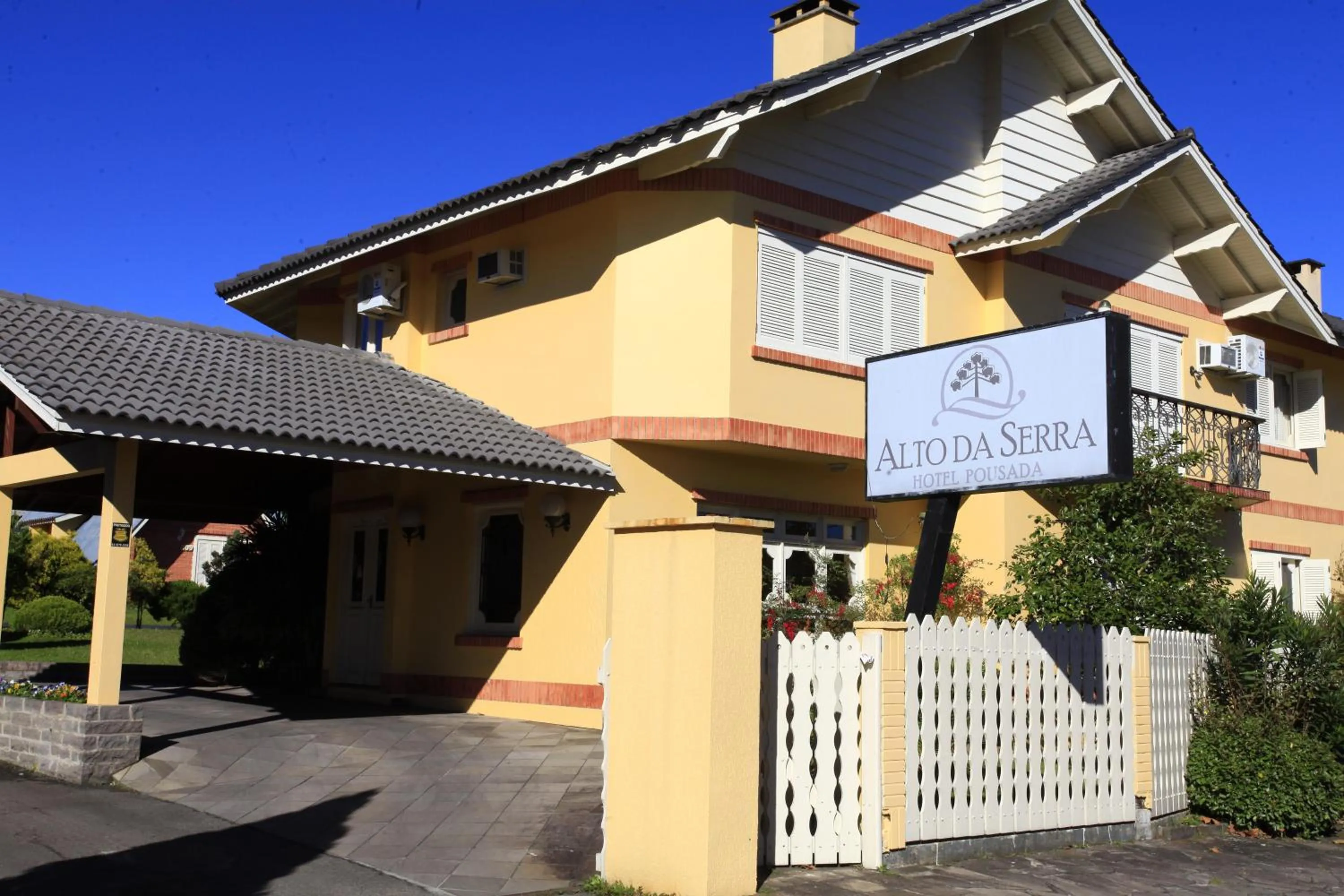 Property building in Hotel Cabanas Alto Da Serra