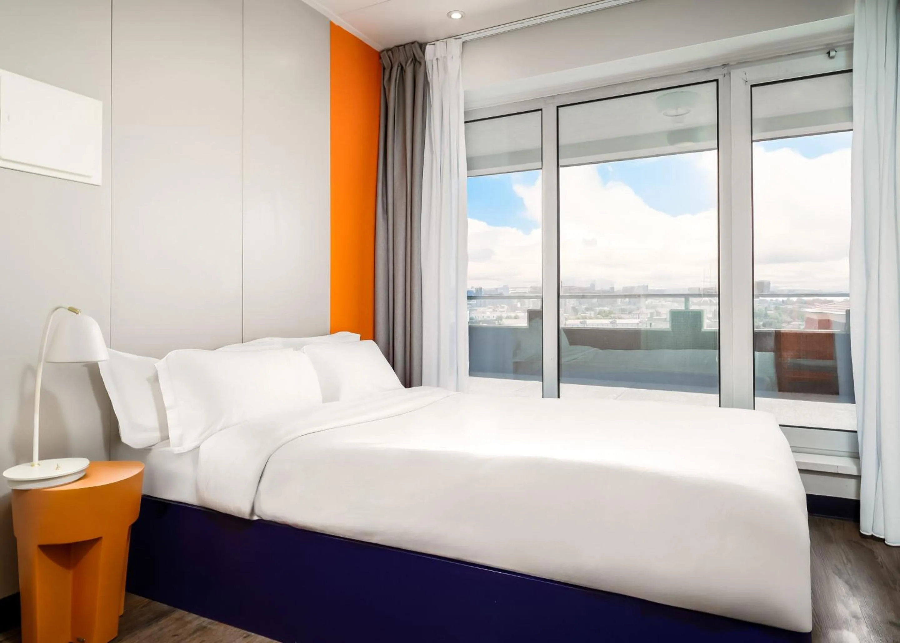 Bed in STAYSOME Porto Herculano